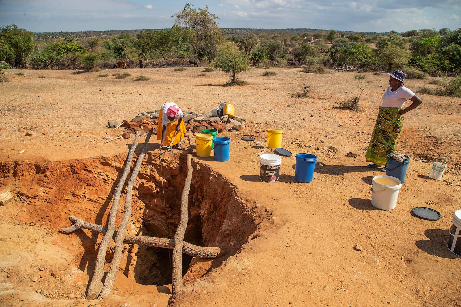 File — Villagers fetch water from a makeshift borehole in Mudzi, Zimbabwe, Tuesday, July 2, 2024. as the United Nations' food agency says months of drought in southern Africa, triggered by the El Nino weather phenomenon, has had a devastating impact on more than 27 million people and caused the region's worst hunger crisis in decades. (AP Photo/Aaron Ufumeli)