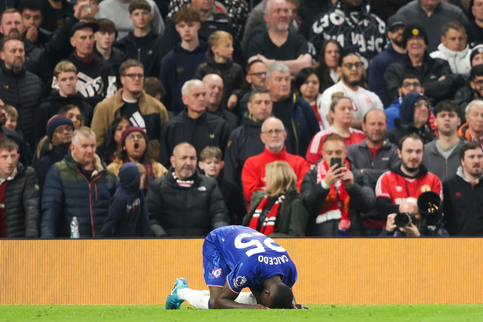 Chelsea's Moises Caicedo celebrates after scoring his side's opening goal during the Premier League soccer match between Manchester United and Chelsea at Old Trafford stadium in Manchester, England, Sunday, Nov. 3, 2024. (AP Photo/Ian Hodgson)