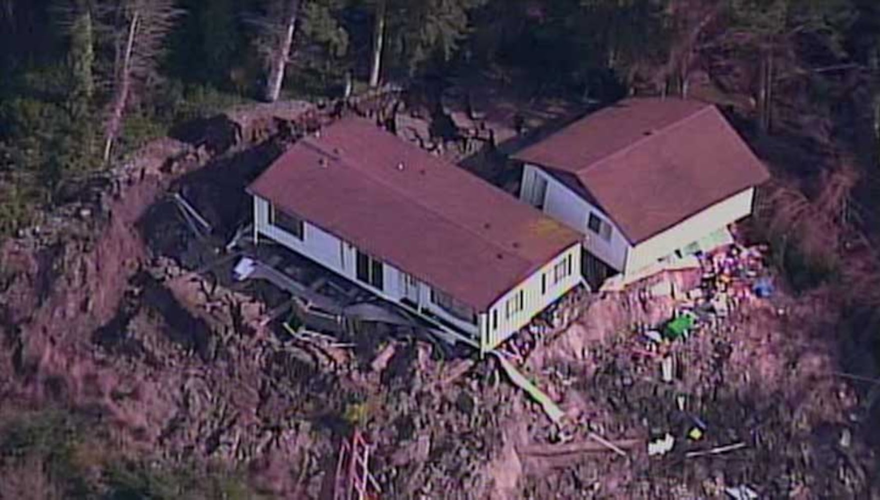 Whidbey Island homes threatened by landslide