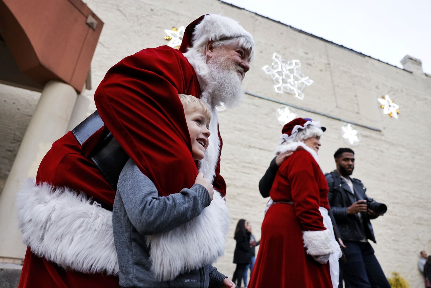 112622 Santa parade Middletown