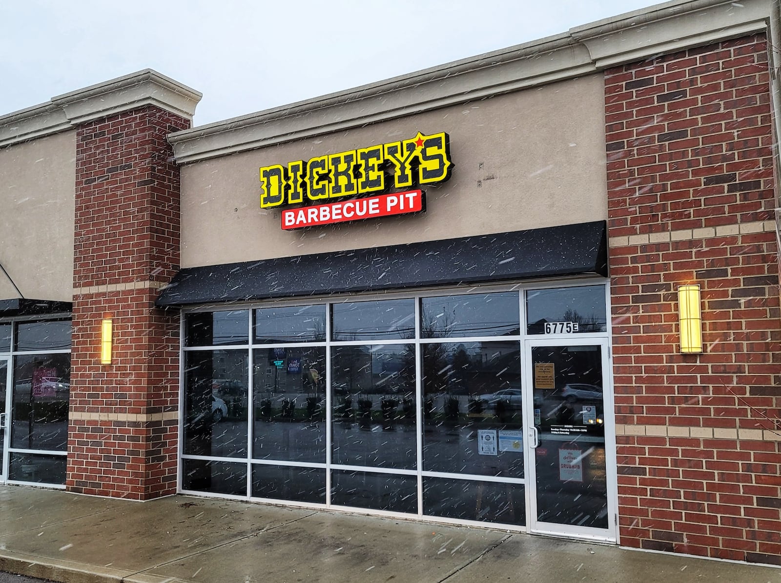 Fairfield residents will soon have a new dining choice as Dickey's Barbeque Pit prepares to open. The restaurant, which is scheduled to open its doors and drive thru on Dec. 21, will be located off of Dixie Highway. (Photo By Nick Graham\Journal-News)