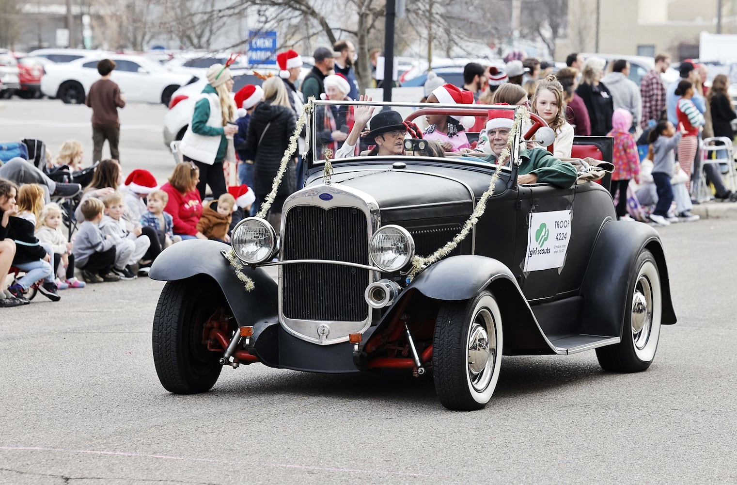 112622 Santa parade Middletown