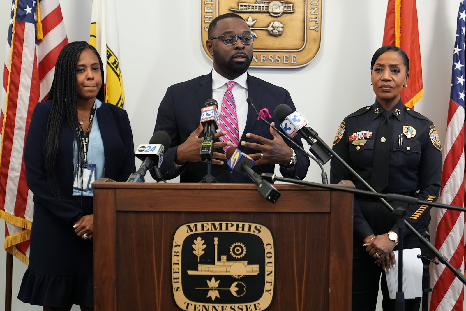 Mayor Paul Young, center, speaks during a news conference with Tannera Gibson, left, and Police Chief Cerelyn "C.J." Davis, right, Thursday, Dec. 5, 2024, in Memphis, Tenn. (AP Photo/George Walker IV)