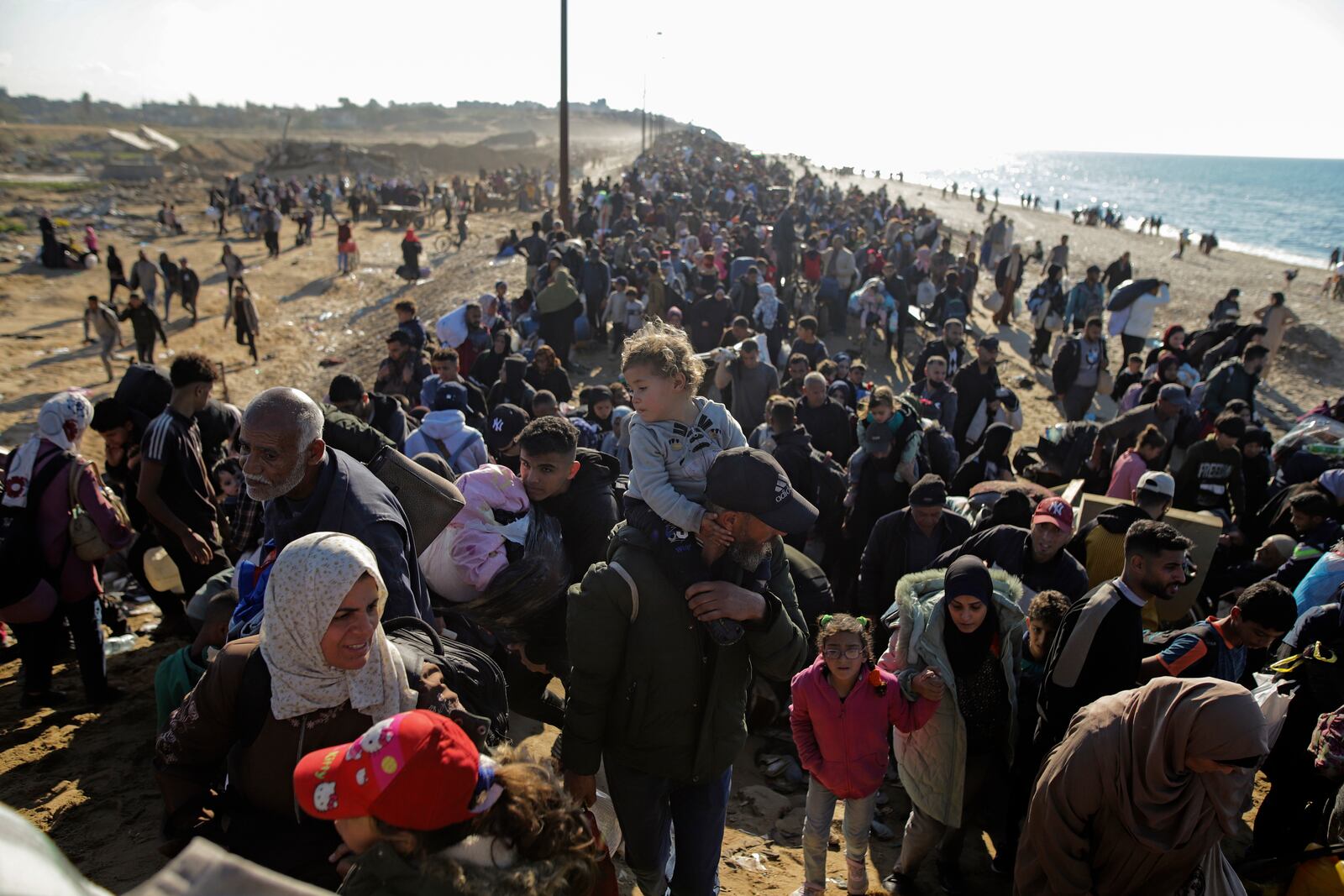 Displaced Palestinians return to their homes in the northern Gaza Strip, following Israel's decision to allow thousands of them to go back for the first time since the early weeks of the 15-month war with Hamas, Monday, Jan. 27, 2025. (AP Photo/Jehad Alshrafi)