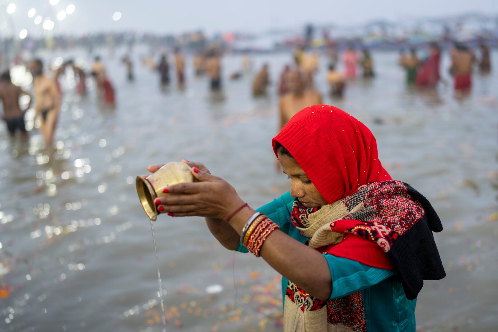 A Hindu devotee prays before taking a dip at the confluence of the Ganges, the Yamuna and the mythical Saraswati rivers on the first day of the 45-day-long Maha Kumbh festival in Prayagraj, India, Monday, Jan. 13, 2025. (AP Photo/Ashwini Bhatia)