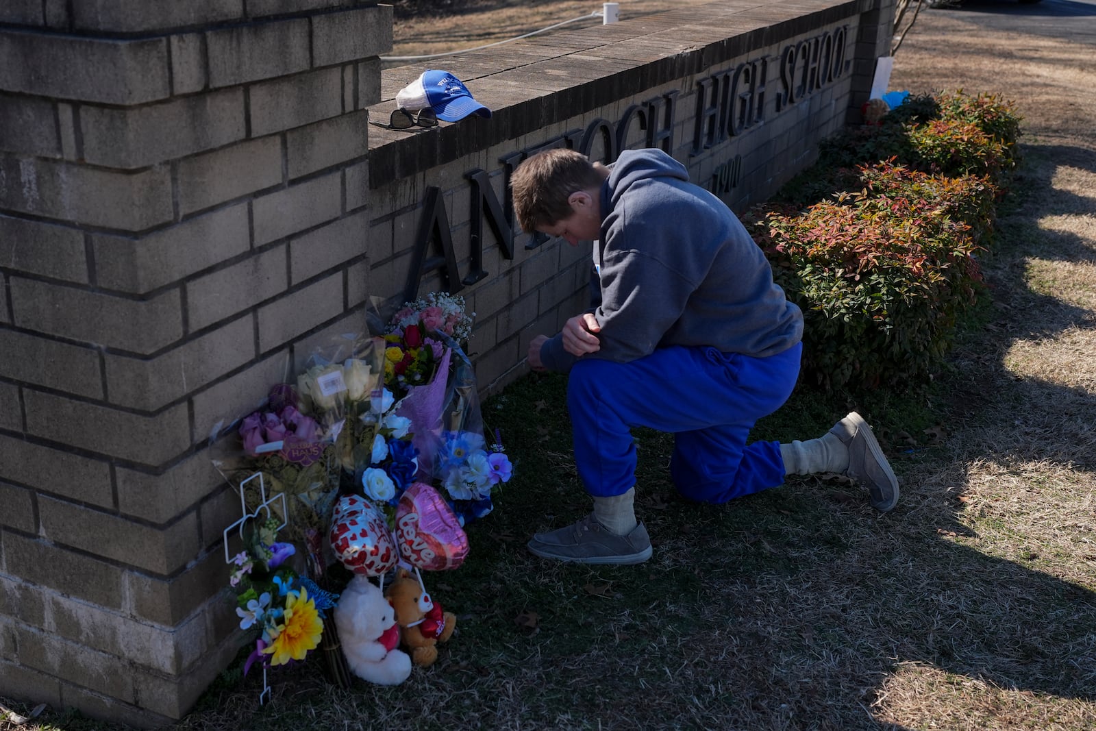 Kristi Rainwater kneels in prayer at a memorial for victims of a shooting at Antioch High School, Thursday, Jan. 23, 2025, in Nashville, Tenn. (AP Photo/George Walker IV)