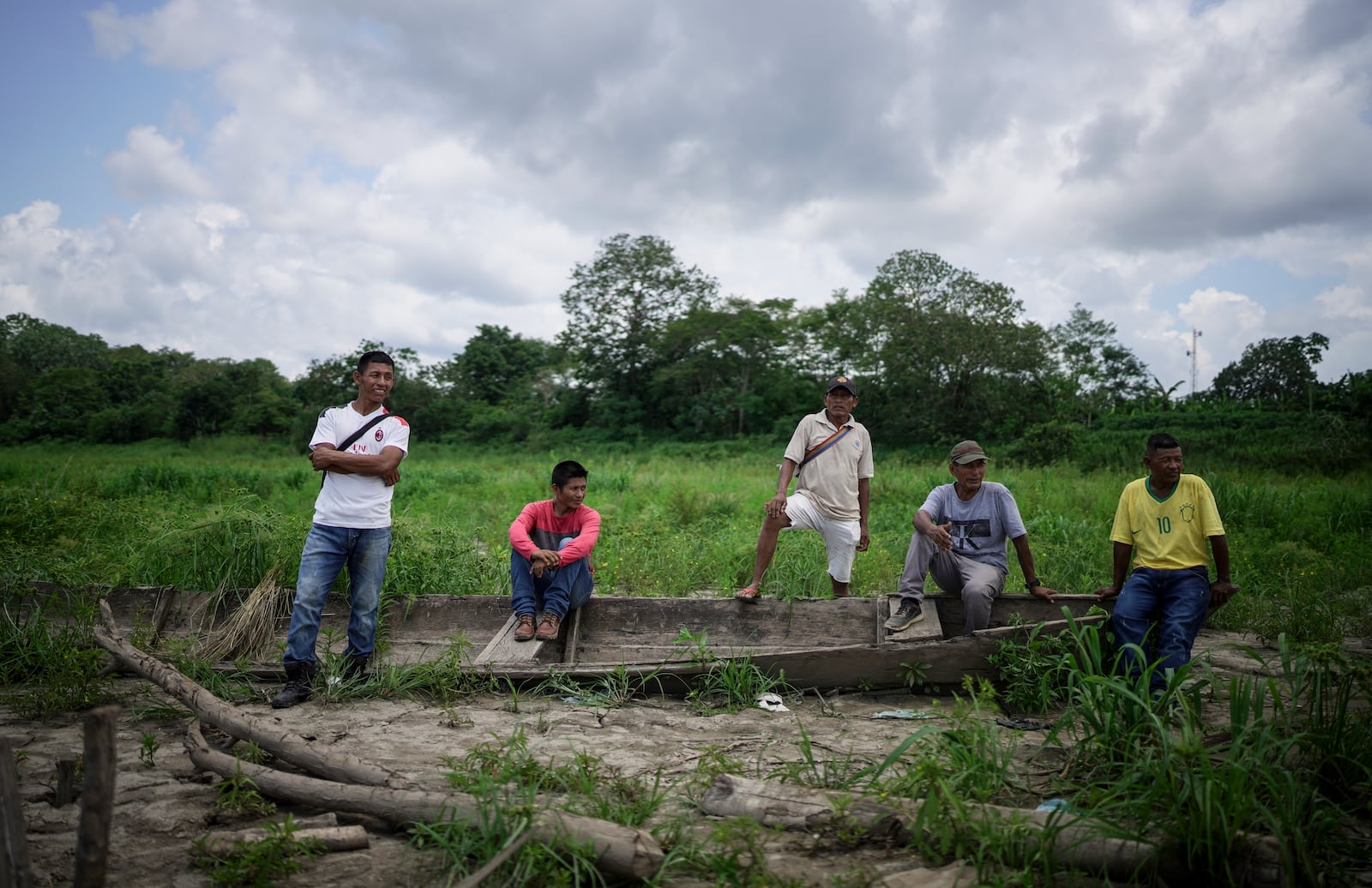 People from the Tikuna Indigenous community wait to receive aid from a nonprofit amid a drought on Amazon River in Loma Linda, near Leticia, Colombia, Sunday, Oct. 20, 2024. (AP Photo/Ivan Valencia)