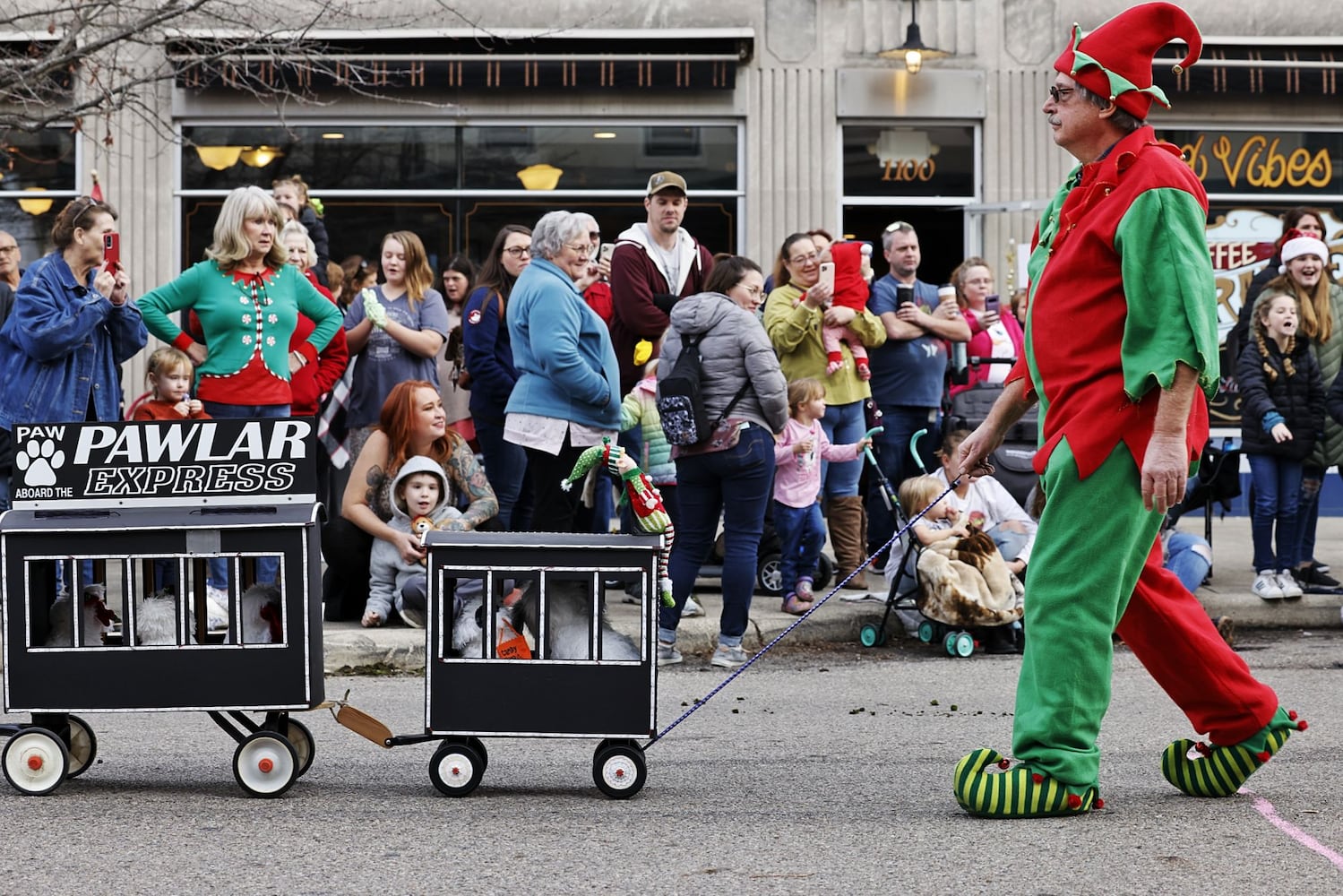 112622 Santa parade Middletown