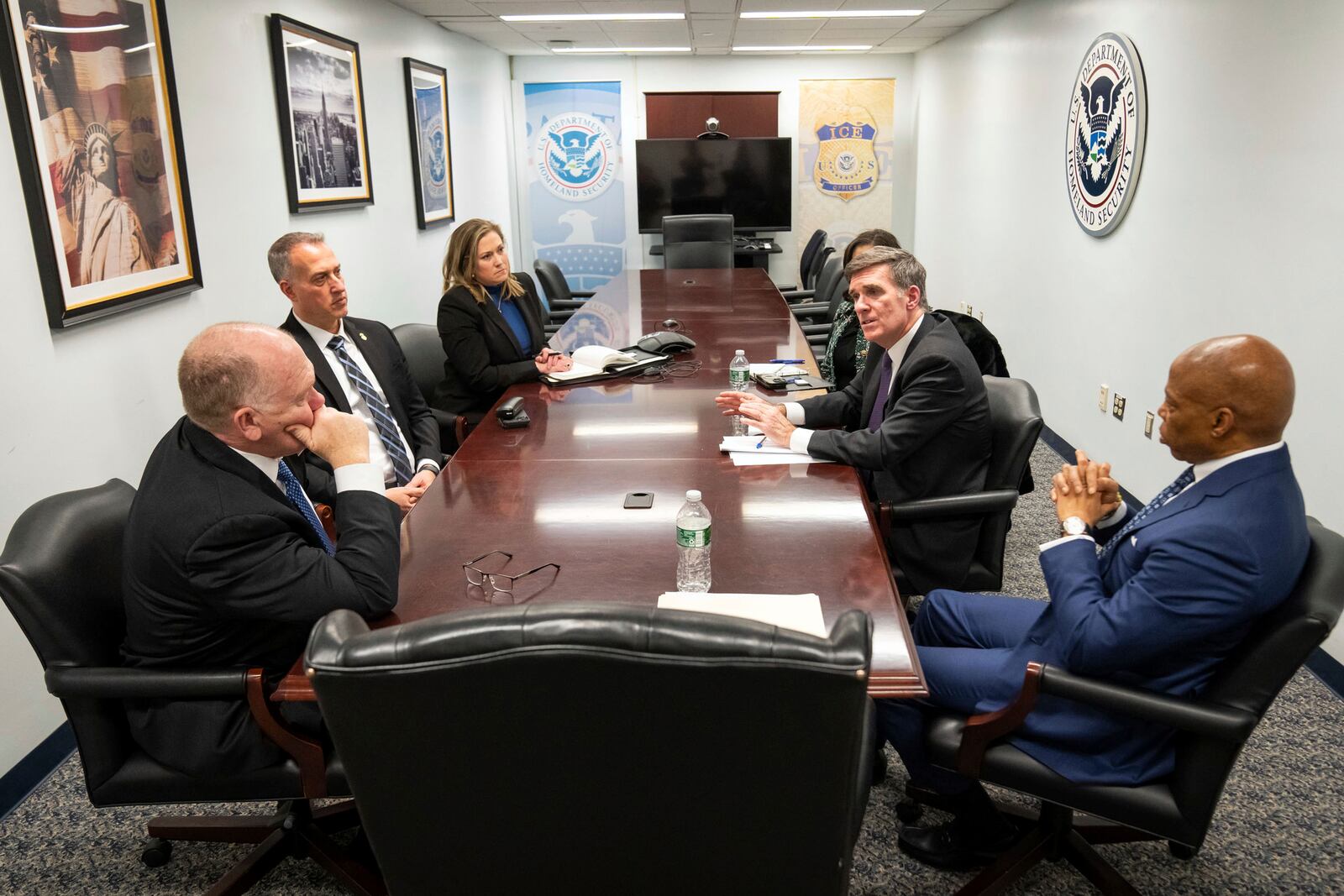 This image provided by Office of the Mayor of New York, shows President Donald Trump's border czar Thomas Homan, left, and New York Mayor Adams, right, and others, meeting in New York, Thursday, Feb. 13, 2025. (Ed Reed/Office of the Mayor of New York via AP)