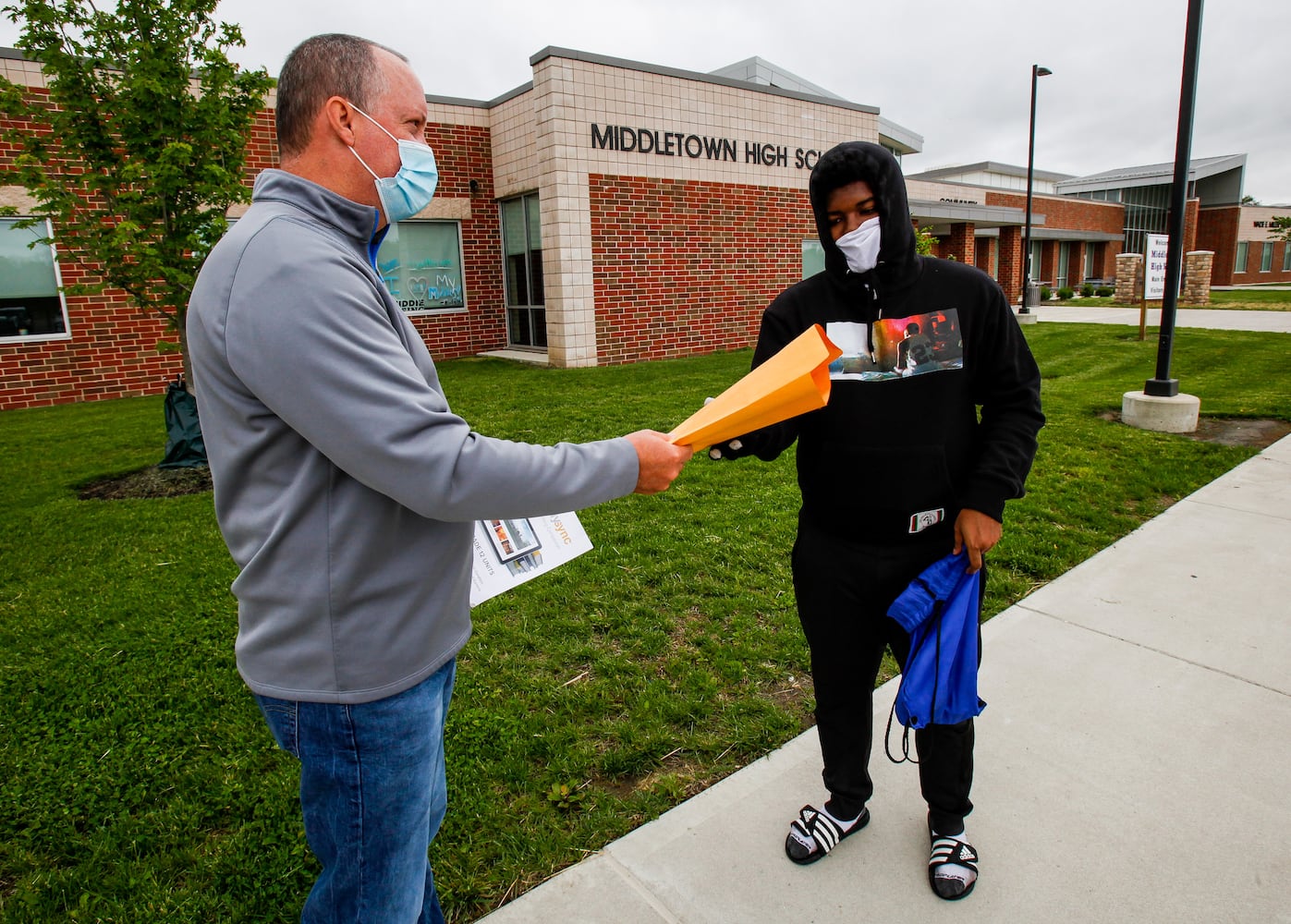 Middletown High School graduates drive up to receive diplomas