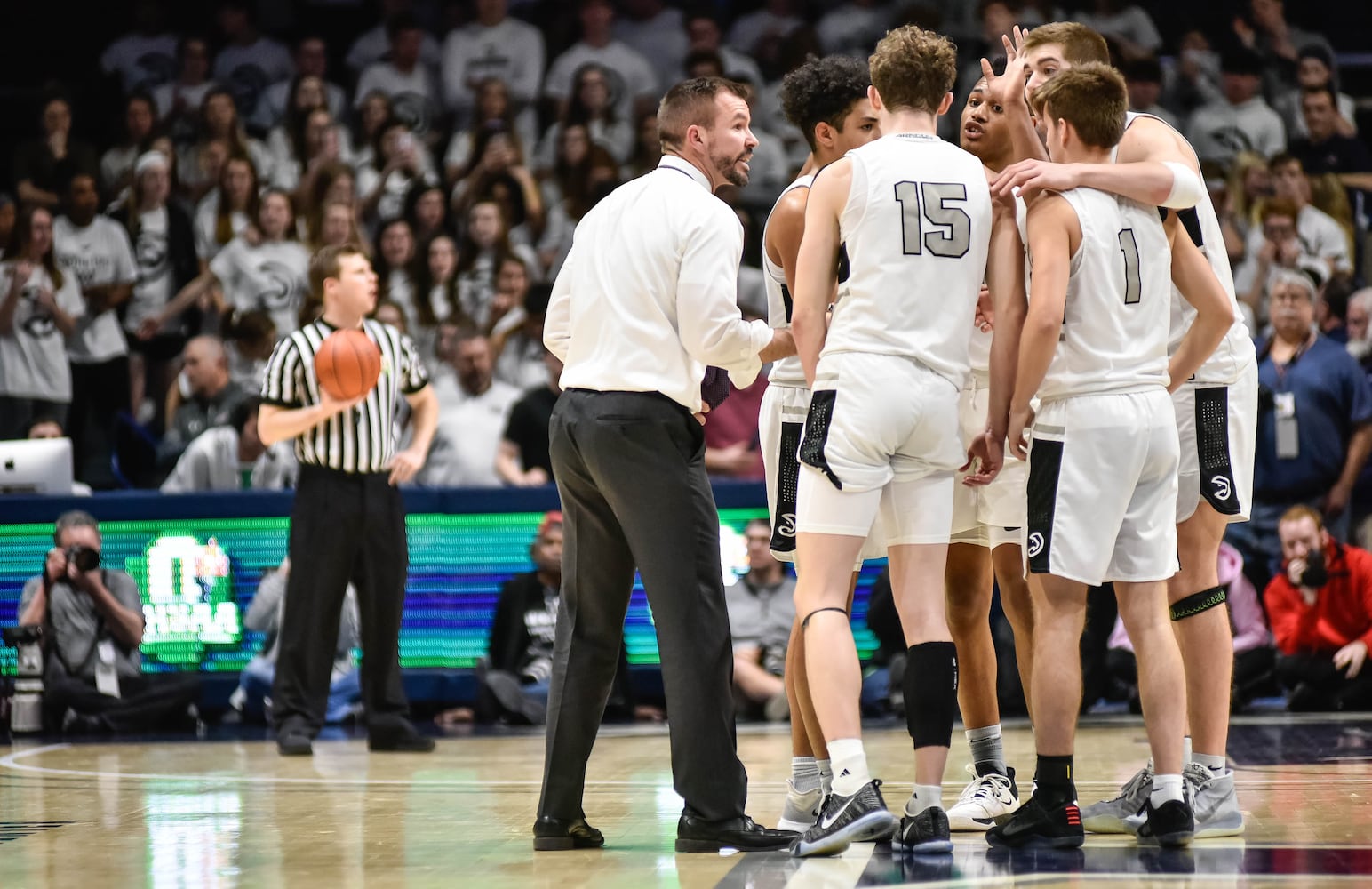 Lakota East beats Beavercreek in boys D1 district basketball final