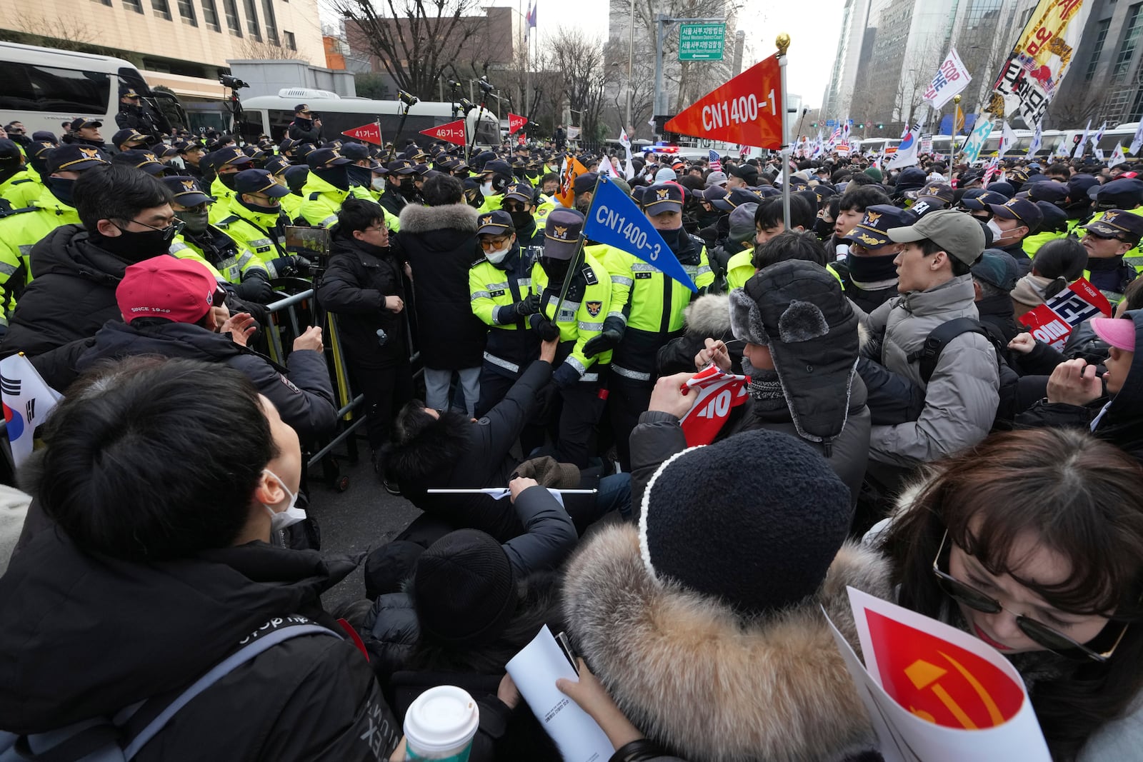 Supporters of impeached South Korean President Yoon Suk Yeol scuffle with police officers near the Seoul Western District Court in Seoul, South Korea, Saturday, Jan. 18, 2025. (AP Photo/Lee Jin-man)