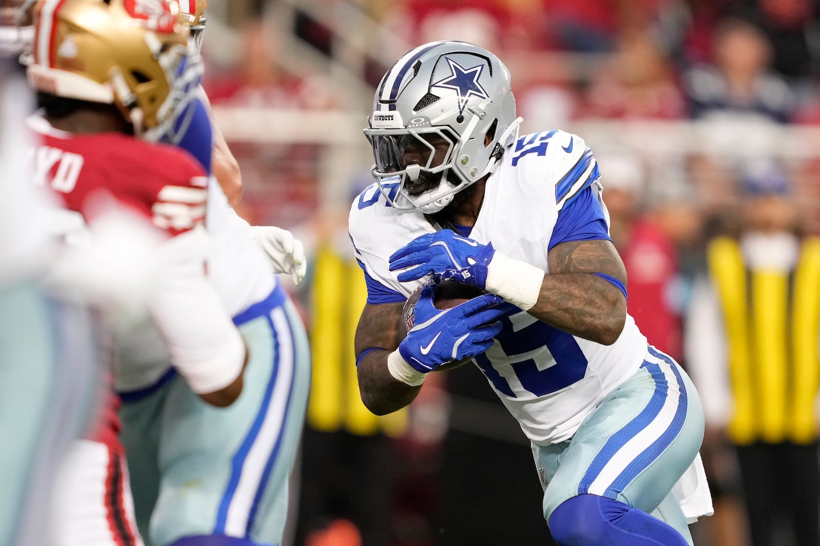 Dallas Cowboys running back Ezekiel Elliott (15) runs for a touchdown against the San Francisco 49ers during the first half of an NFL football game in Santa Clara, Calif., Sunday, Oct. 27, 2024. (AP Photo/Tony Avelar)