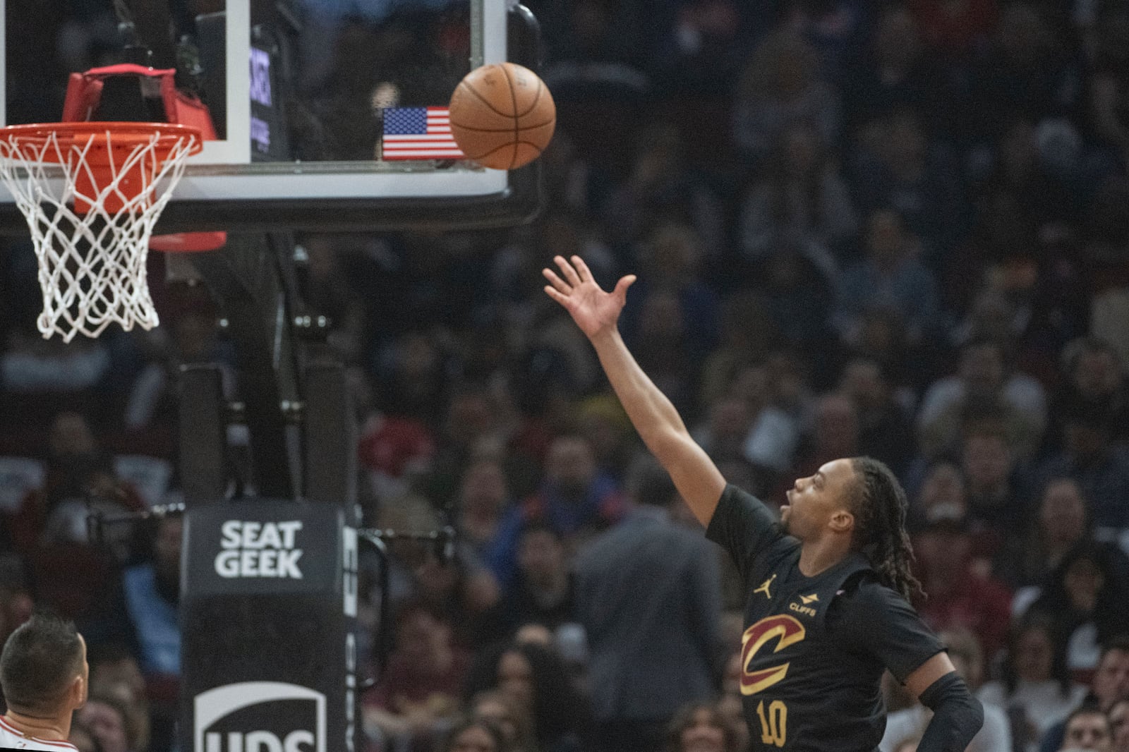 Cleveland Cavaliers' Darius Garland (10) lays in the ball against the Chicago Bulls during the first half of an Emirates NBA Cup basketball game in Cleveland, Friday, Nov 15, 2024. (AP Photo/Phil Long)