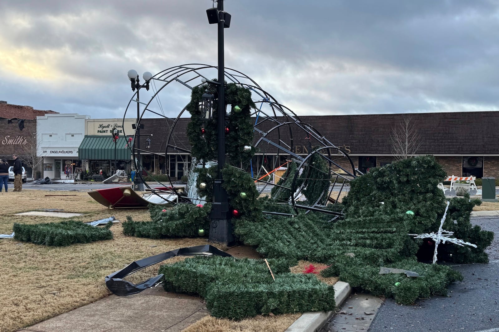 Damage from a storm through that rolled through the night before is seen at the heart of downtown on Sunday, Dec. 29, 2024, in Athens, Ala. (AP Photo/Lance George)