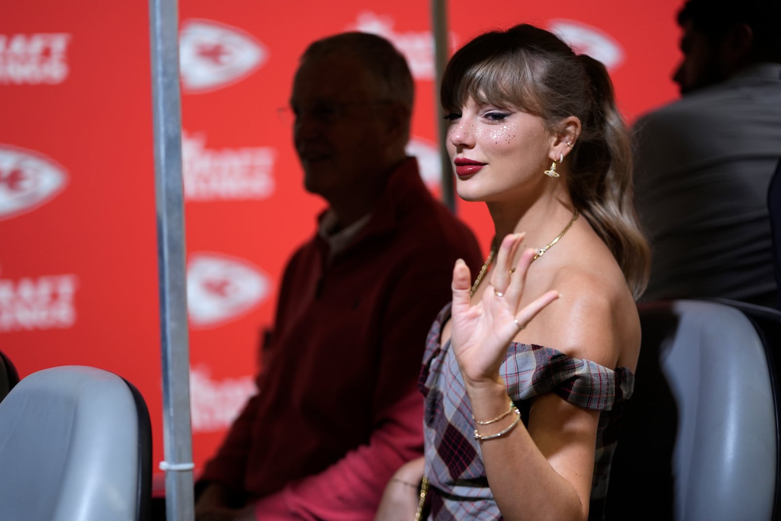 Taylor Swift arrives before the start of an NFL football game between the Kansas City Chiefs and the New Orleans Saints Monday, Oct. 7, 2024, in Kansas City, Mo. (AP Photo/Charlie Riedel)