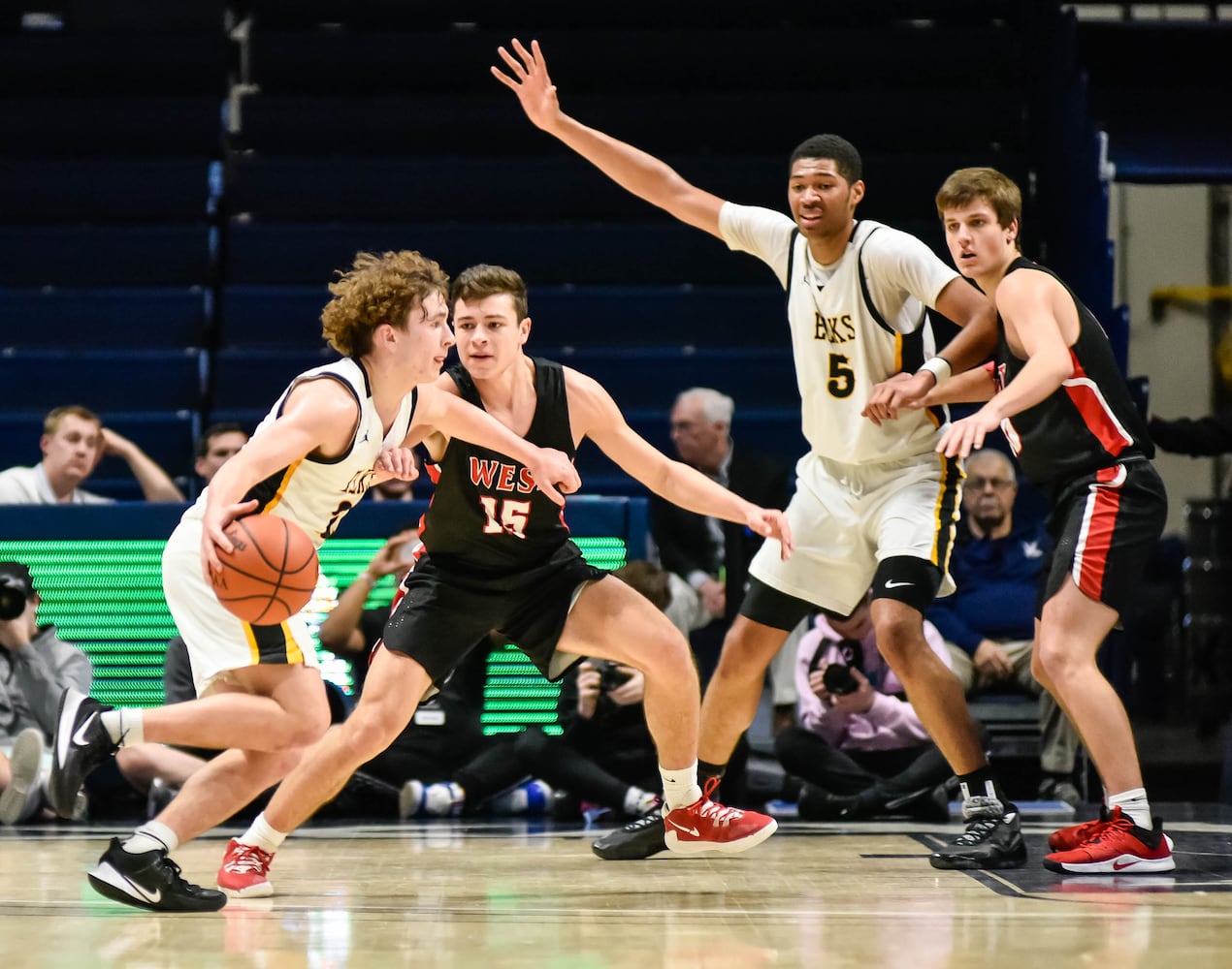 Centerville beats Lakota West in D1 boys district basketball final