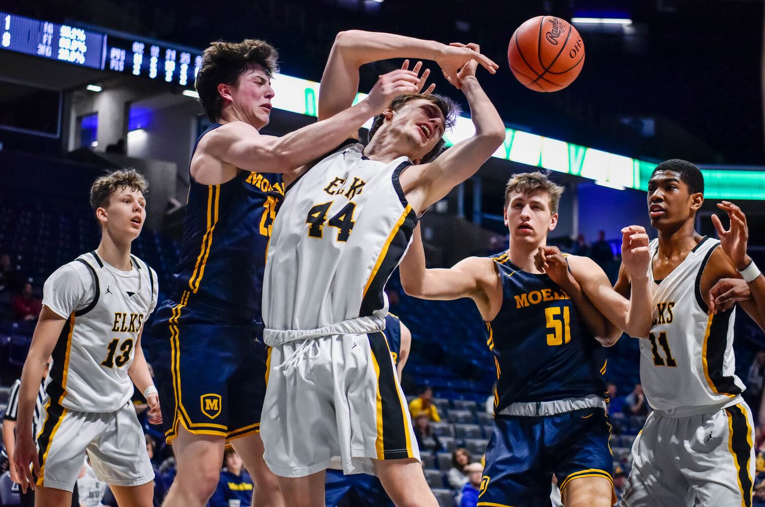 Centerville vs Moeller and Lakota East vs La Salle Regional basketball semifinals