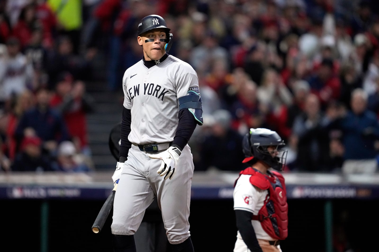 New York Yankees' Aaron Judge walks back to the dugout after striking out against the Cleveland Guardians during the sixth inning in Game 3 of the baseball AL Championship Series Thursday, Oct. 17, 2024, in Cleveland.(AP Photo/Godofredo Vásquez )