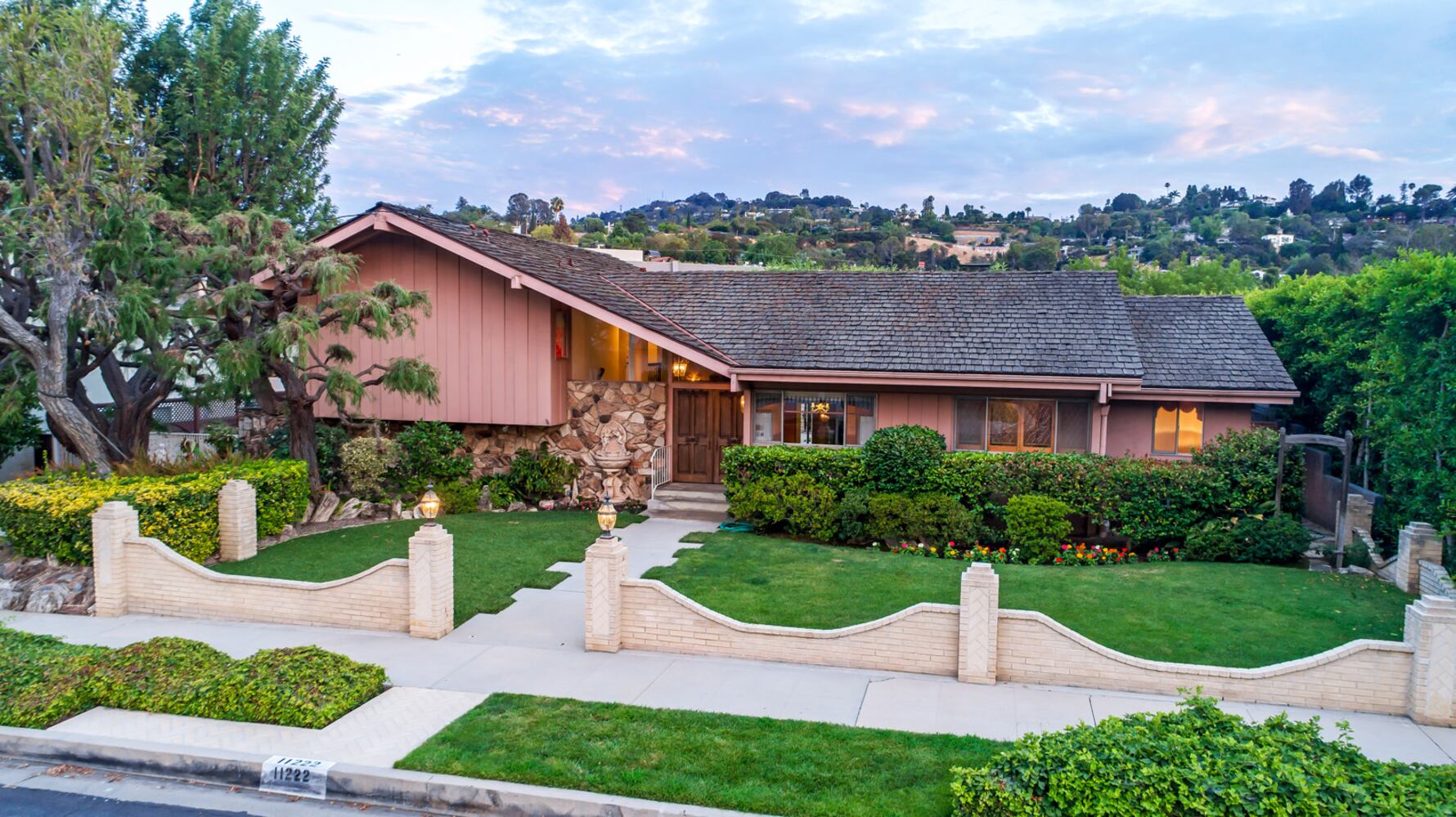 Photos: Take a look inside the ′Brady Bunch′ House