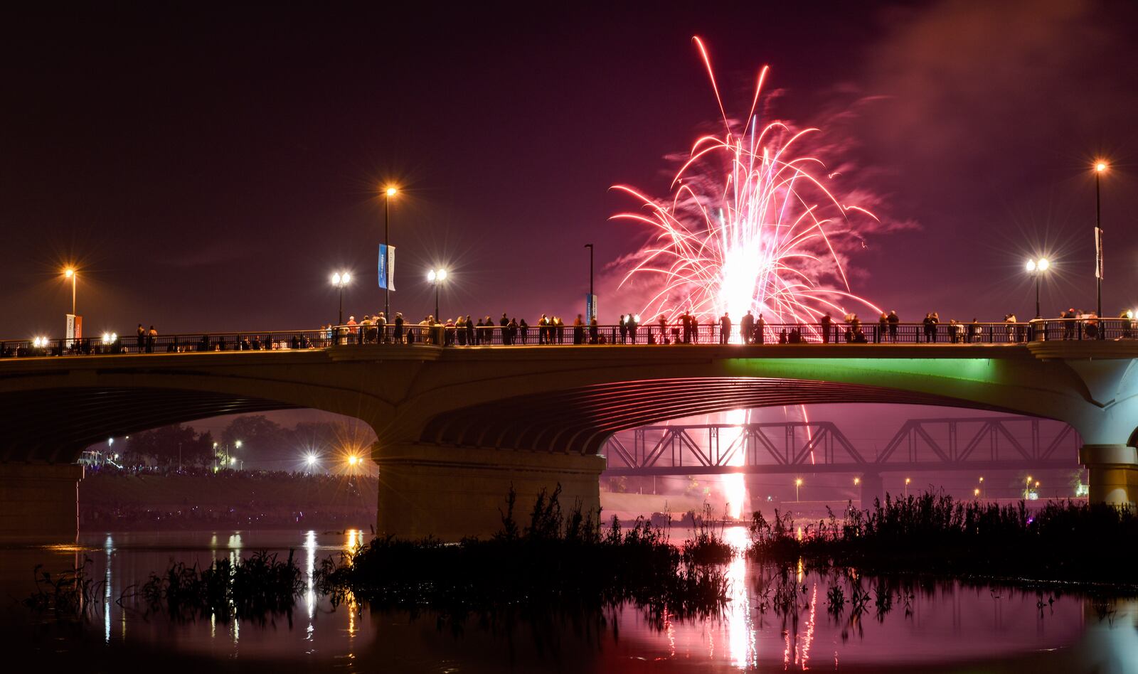 NEW CAPTION
Hamilton's fireworks this year will be fired off from Veterans Park so they can be viewed from more parts of the city. Here's a shot from last year's July 4 show along the Great Miami River. NICK GRAHAM/STAFF