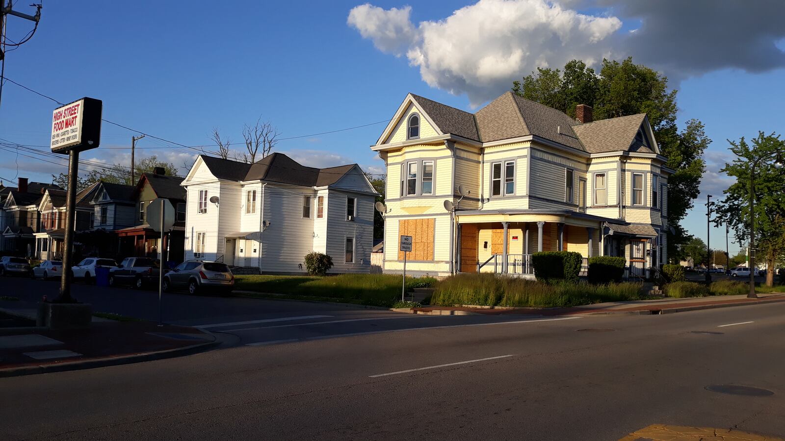 Hamilton is preparing to buy 12 and 16 North 10th Street,  to make way for a residential development at 10th and High streets. The yellow building at the corner is a property involved in the project but is not one of the houses Hamilton plans to purchase. MIKE RUTLEDGE/STAFF