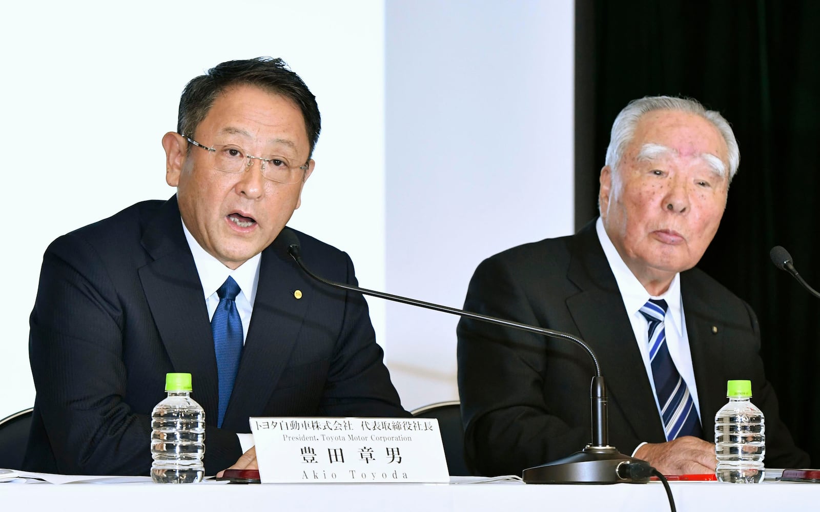 FILE - Toyota Motor Corp. President Akio Toyoda, left, speaks with Suzuki Motor Corp. Chairman Osamu Suzuki during a news conference in Tokyo, Oct. 12, 2016. (Shigeyuki Inakuma/Kyodo News via AP, File)