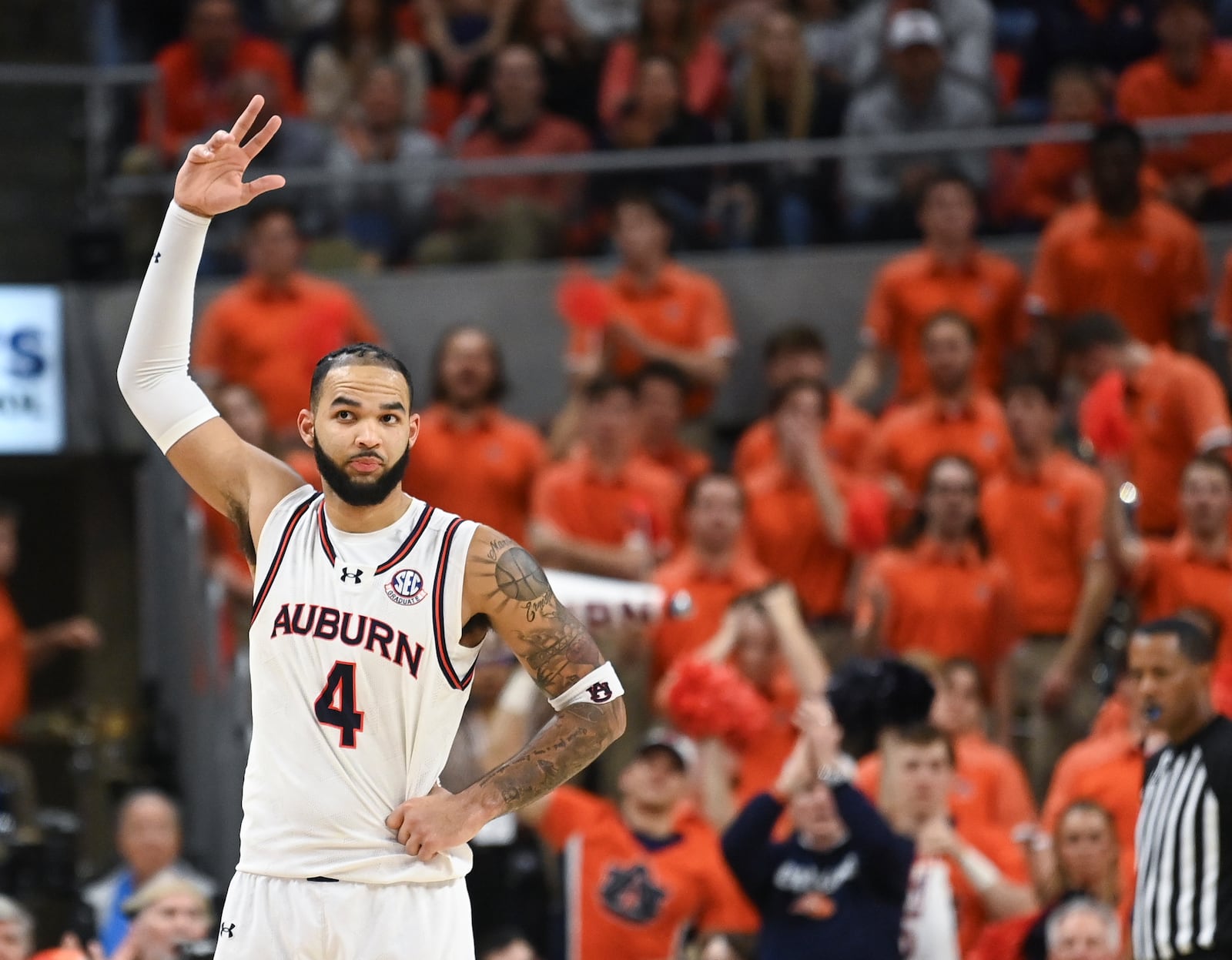 Auburn forward/center Johni Broome (4) celebrates by getting the crowd pumped during the second half an NCAA college basketball game against Georgia, Saturday, Feb. 22, 2025, in Auburn, Ala. (AP Photo/Julie Bennett)