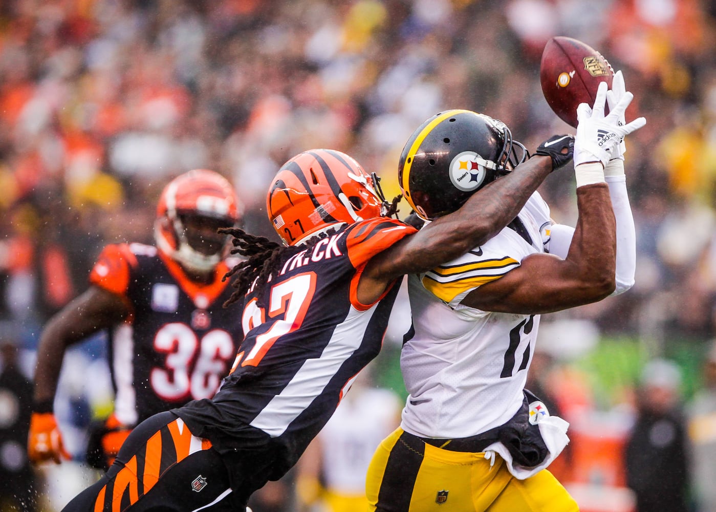 Cincinnati Bengals vs Pittsburgh Steelers football