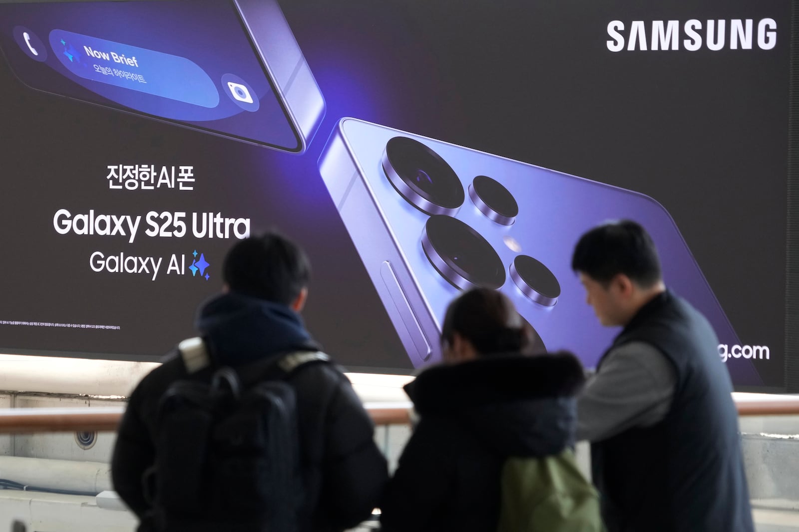 A screen advertising of Samsung Electronics' Galaxy S25 Ultra phone, with artificial intelligence capabilities, is seen at the Seoul Railway Station in Seoul, South Korea, Monday, Feb. 17, 2025. (AP Photo/Ahn Young-joon)