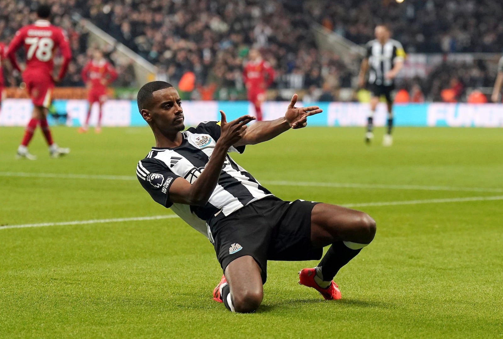 Newcastle United's Alexander Isak celebrates scoring their side's first goal of the game against Liverpool during a Premier League soccer match at St. James' Park, Wednesday, Dec. 4, 2024, in Newcasatle, England. (Owen Humphreys/PA via AP)