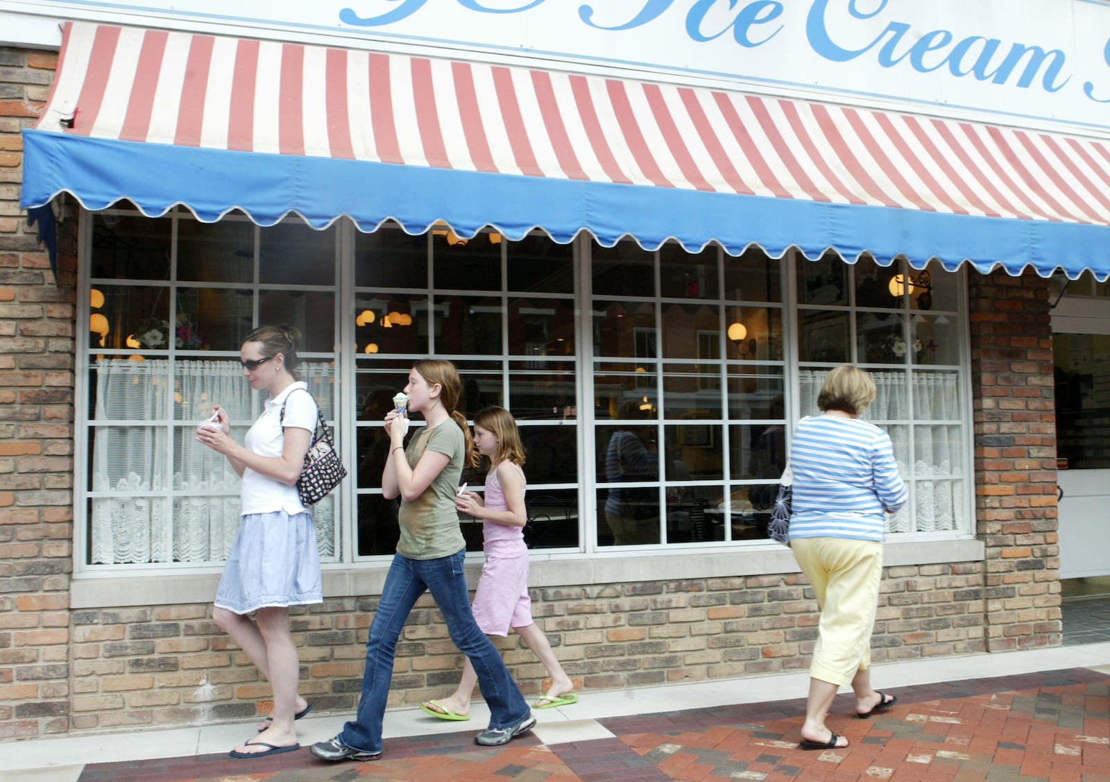 The Village Parlor, which has been treating tastebuds in Lebanon to ice cream and more for nearly 50 years, plans to open on Main Street in Hamilton by late October. 