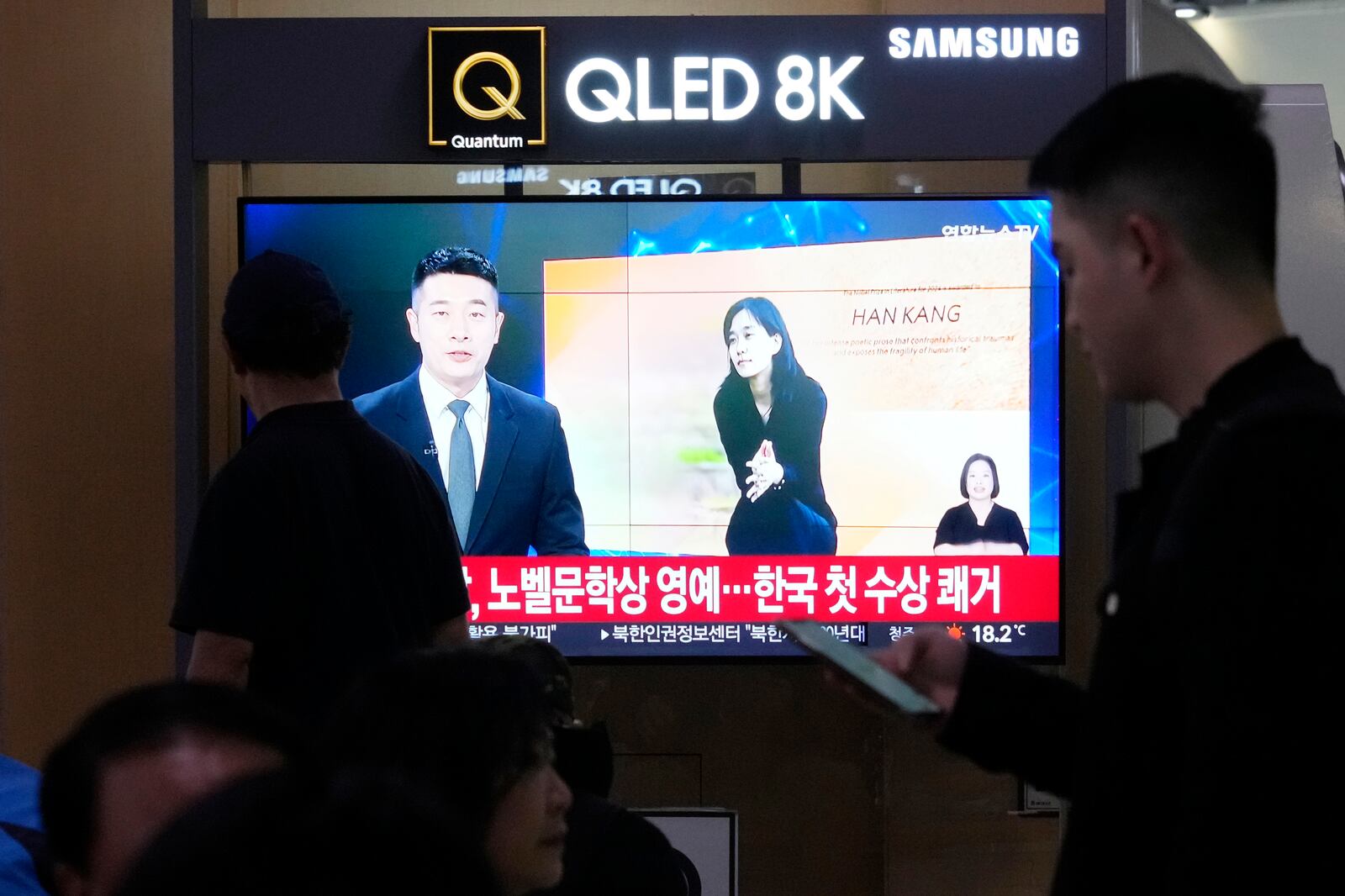 A TV screen shows a file image of the winner of the 2024 Nobel Prize in Literature, South Korean writer Han Kang, during a news program at Seoul Railway Station in Seoul, South Korea, Thursday, Oct. 10, 2024. (AP Photo/Ahn Young-joon)