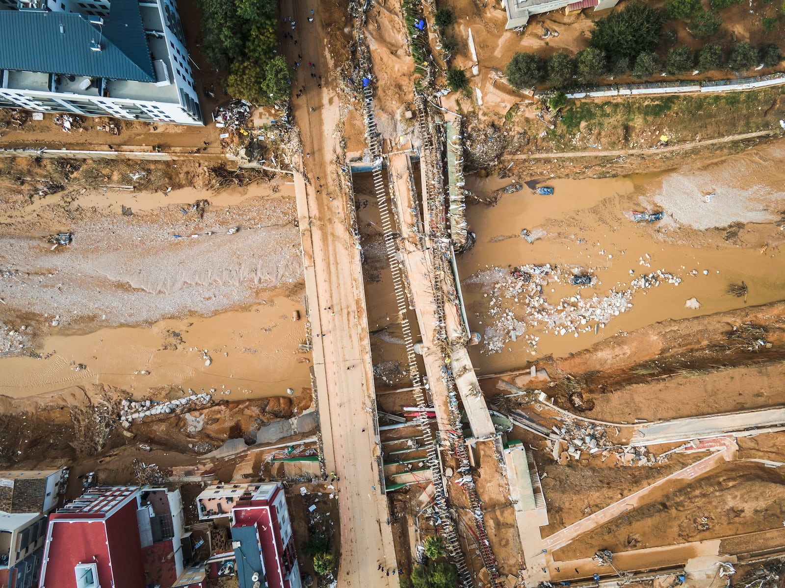 Mud covers the area in the aftermath last Tuesday and early Wednesday storm that left hundreds dead or missing in Paiporta, outskirts of Valencia, Spain, Saturday, Nov. 2, 2024.(AP Photo/Angel Garcia)