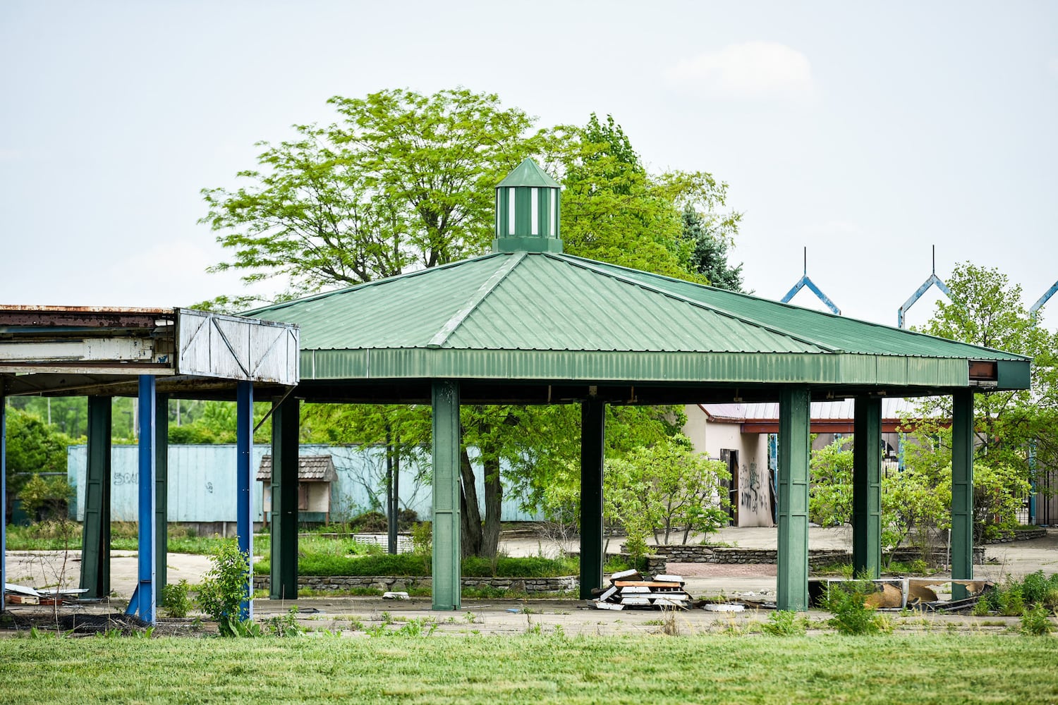 See What LeSourdsville Lake Americana Looks like now