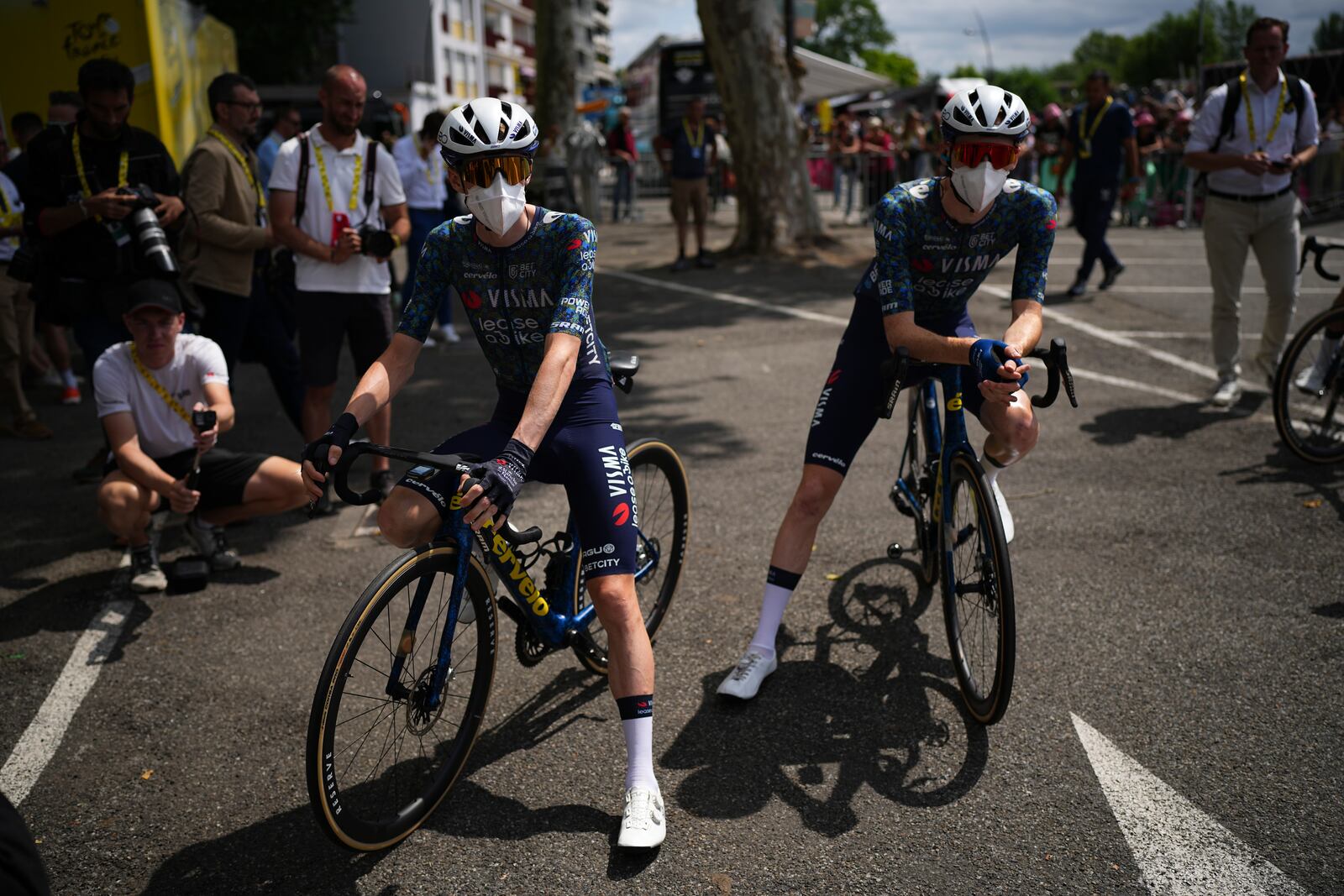 FILE - Denmark's Jonas Vingegaard, left, and teammate Matteo Jorgenson, of the U.S., wear face masks to protect themselves from the Corona virus prior to the start of the fourteenth stage of the Tour de France cycling race over 151.9 kilometers (94.4 miles) with start in Pau and finish in Saint-Lary-Soulan Pla d'Adet, France, July 13, 2024. Several riders had to abandon the race after contracting COVID-19. (AP Photo/Daniel Cole, File)