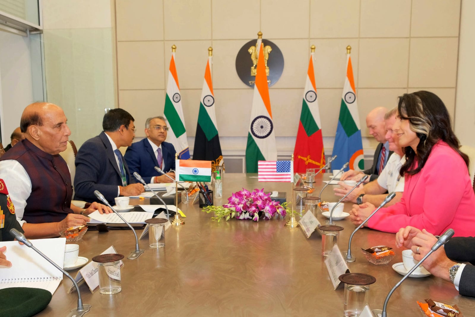 United States Director of National Intelligence Tulsi Gabbard , right, talks to Indian Defense Minister Rajnath Singh during a delegation level meeting, in New Delhi, India, Monday, March 17, 2025. (Government of India Press Information Bureau via AP)