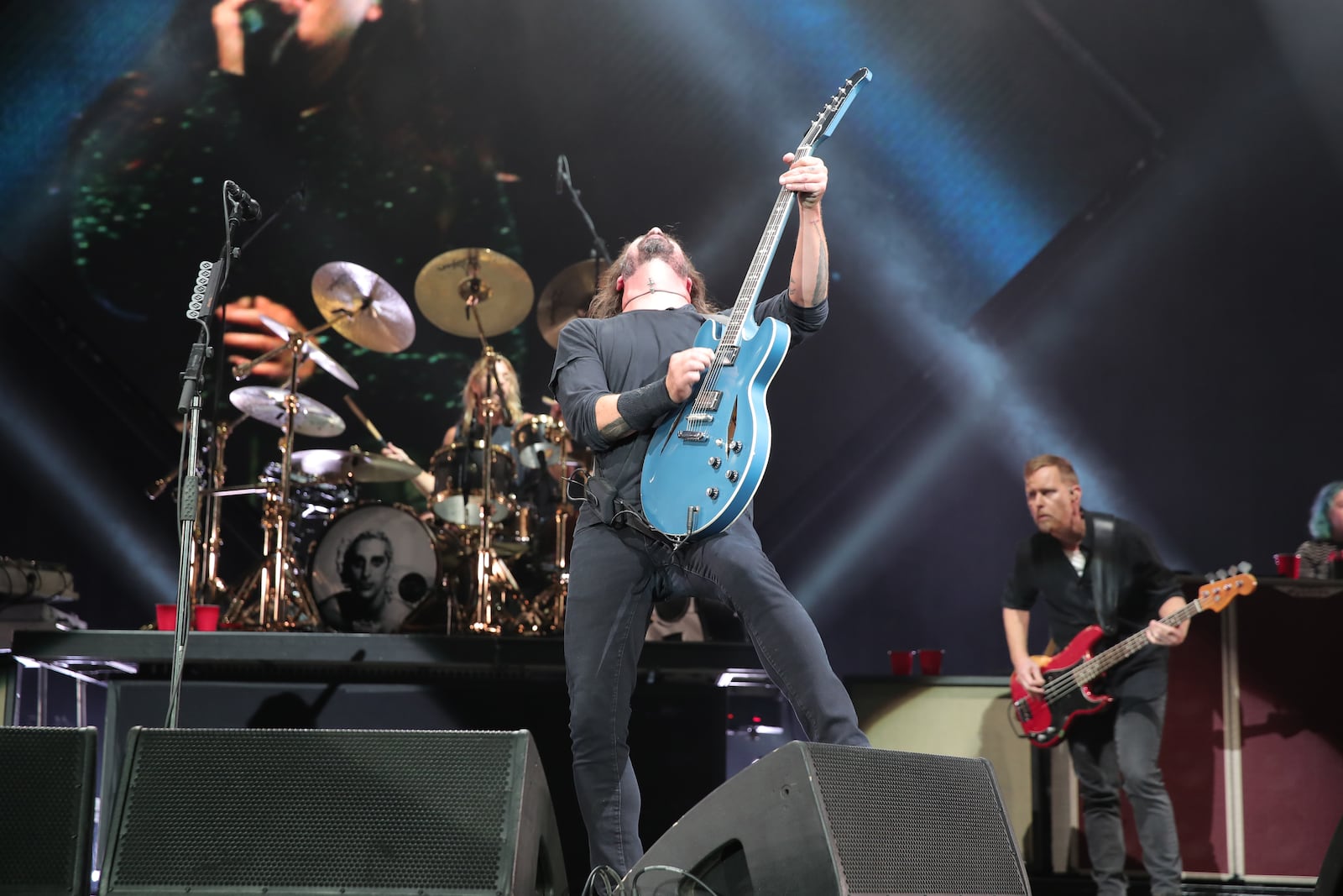 SAN BERNARDINO, CALIFORNIA - OCTOBER 06: Dave Grohl of 'Foo Fighters' performs on stage during Cal Jam 18 at Glen Helen Regional Park on October 06, 2018 in San Bernardino, California. (Photo by Neilson Barnard/Getty Images)