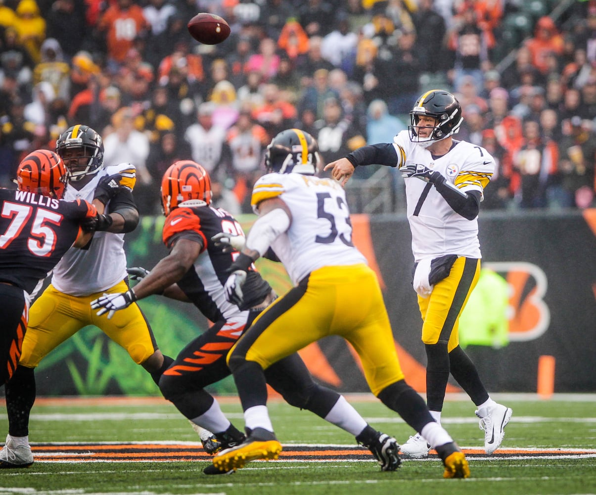 Cincinnati Bengals vs Pittsburgh Steelers football