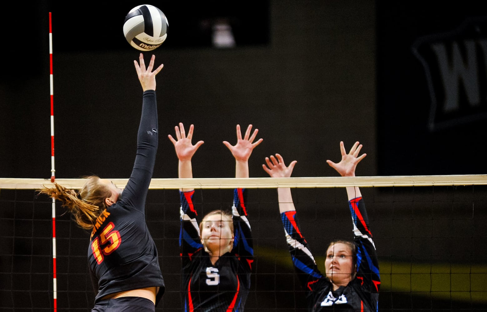 Fenwick wins Division II State volleyball championship against Highland