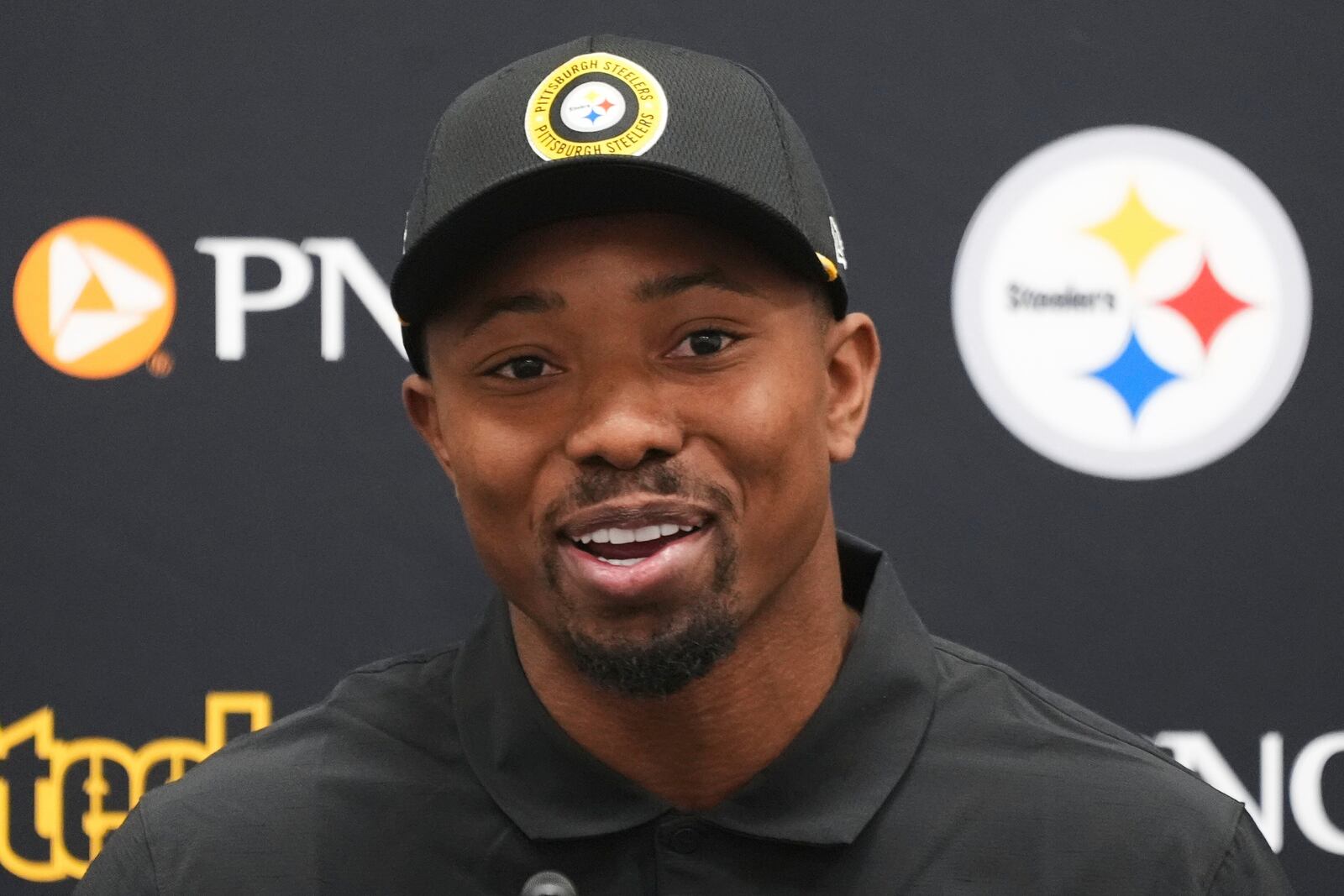 Pittsburgh Steelers newly signed free agent running back Kenneth Gainwell meets with reporters during an NFL football news conference in Pittsburgh, Thursday, March 13, 2025. (AP Photo/Gene J. Puskar)