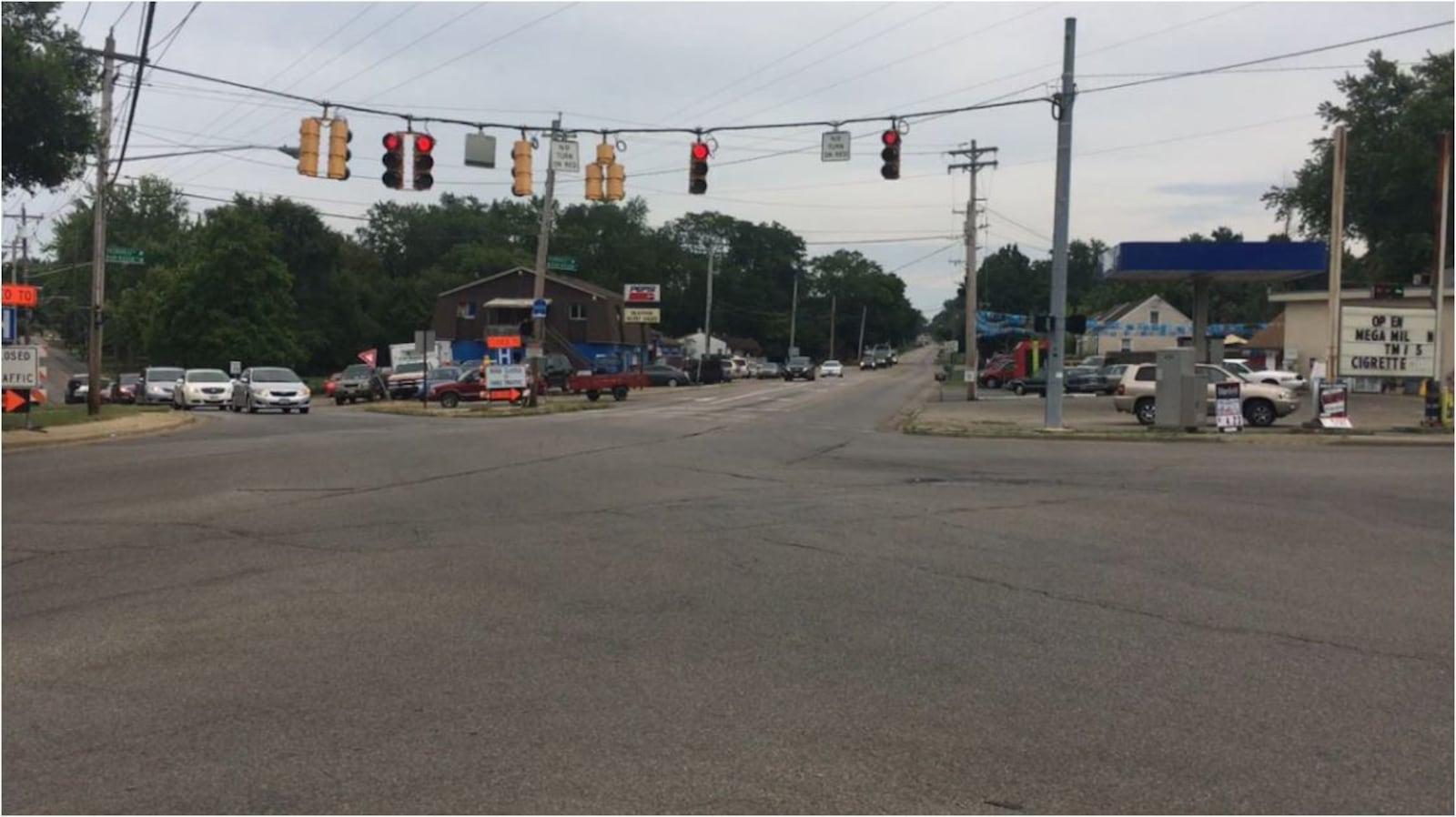 The sprawling, accident-prone Five Points intersection in Hamilton and Fairfield Township should be converted into a roundabout in 2022. MIKE RUTLEDGE/STAFF