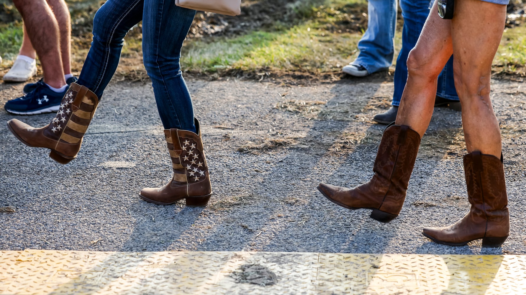 081023 VOA Country Music Fest