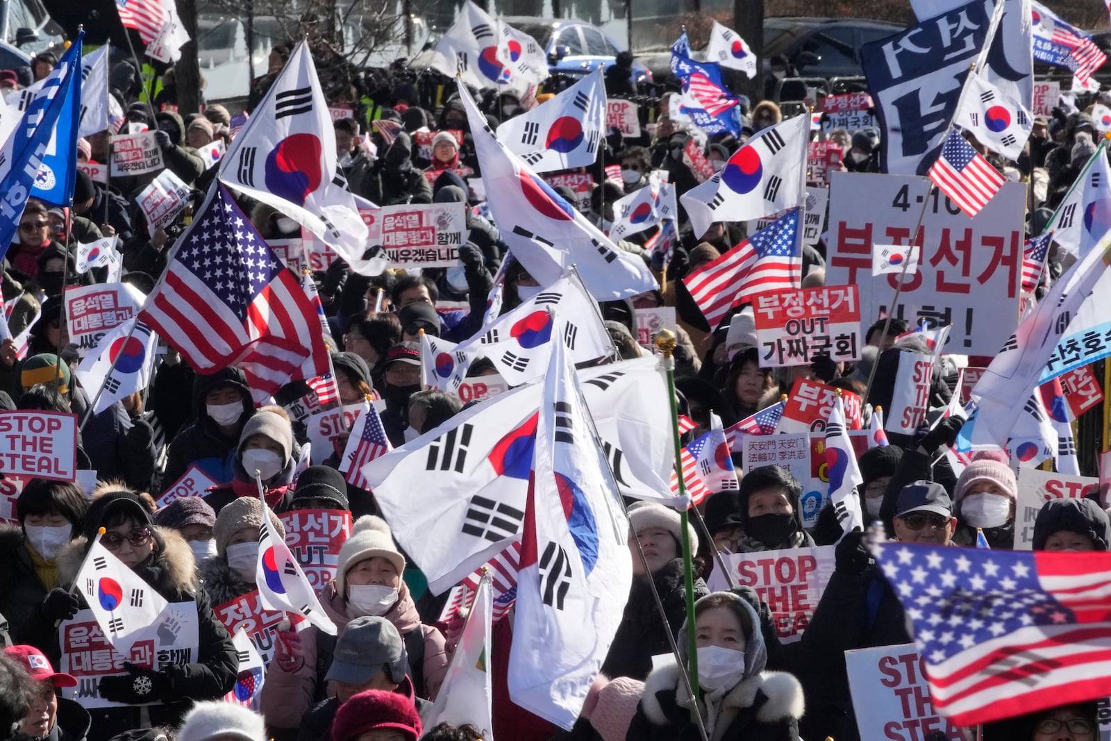 Supporters of impeached South Korean President Yoon Suk Yeol stage a rally to oppose his impeachment near the presidential residence in Seoul, South Korea, Friday, Jan. 10, 2025. (AP Photo/Ahn Young-joon)