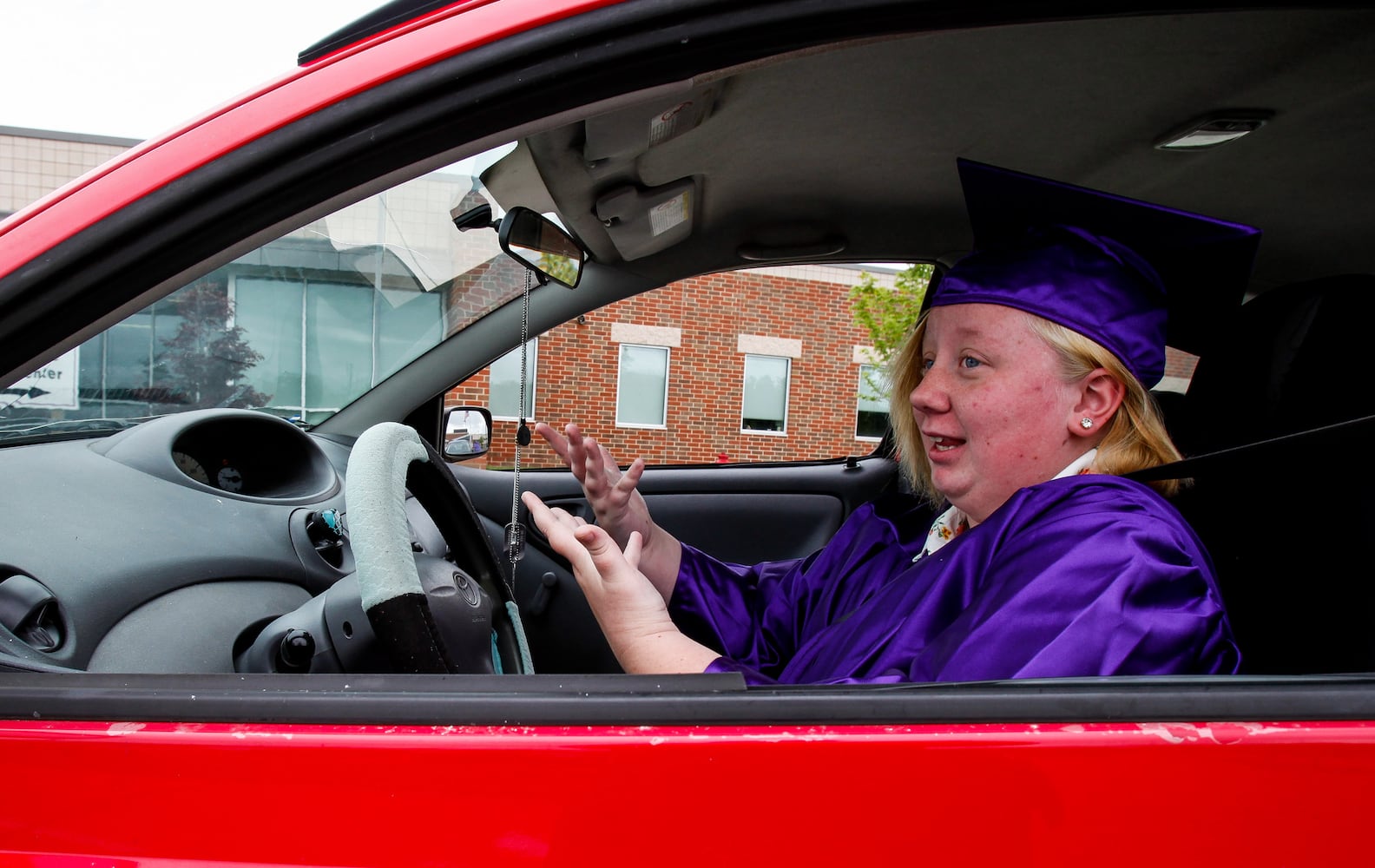 Middletown High School graduates drive up to receive diplomas