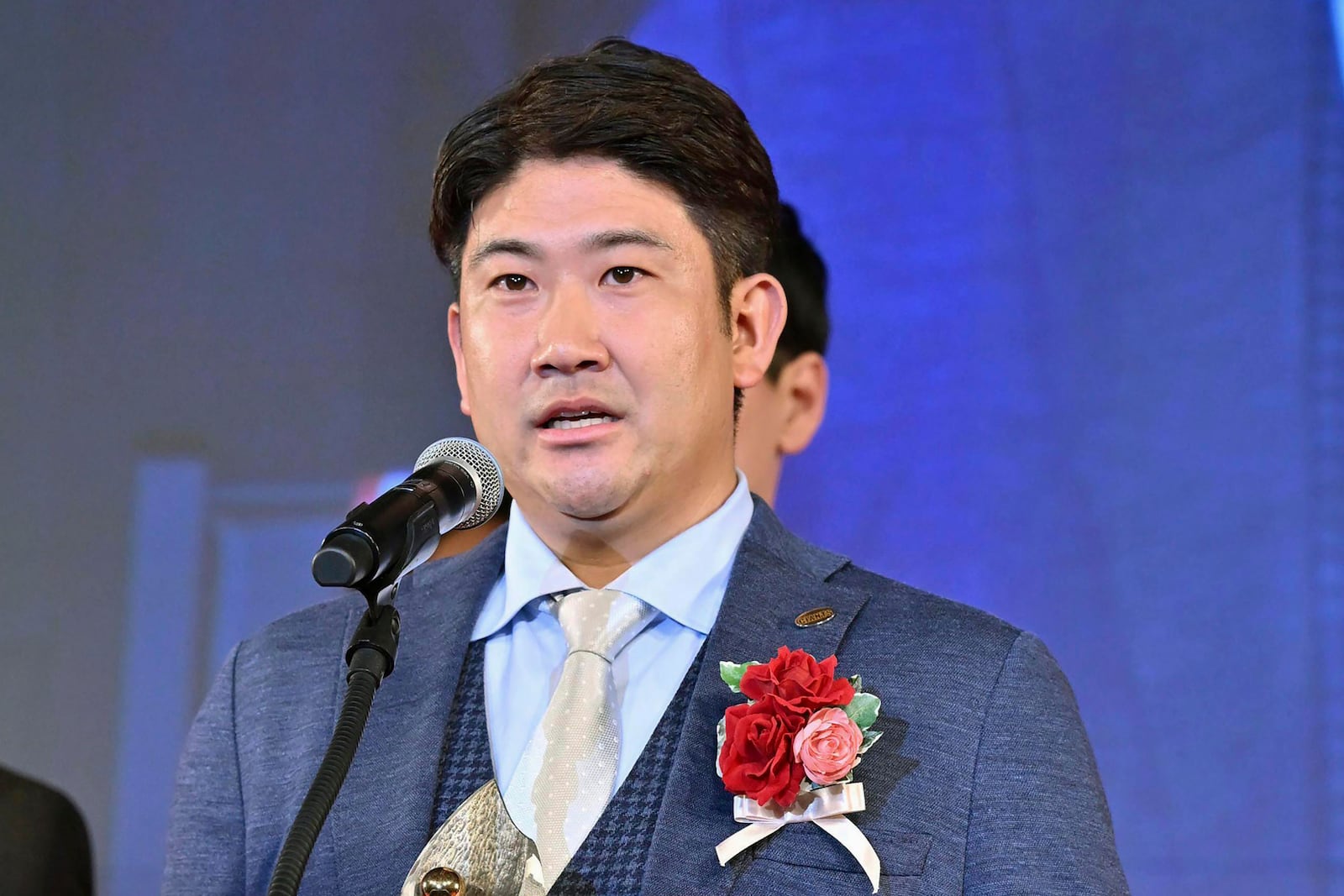 Yomiuri Giants Tomoyuki Sugano delivers his speech as he received Japan's Central League MVP in Tokyo Nov. 26, 2024. (Japan Pool/Kyodo News via AP)