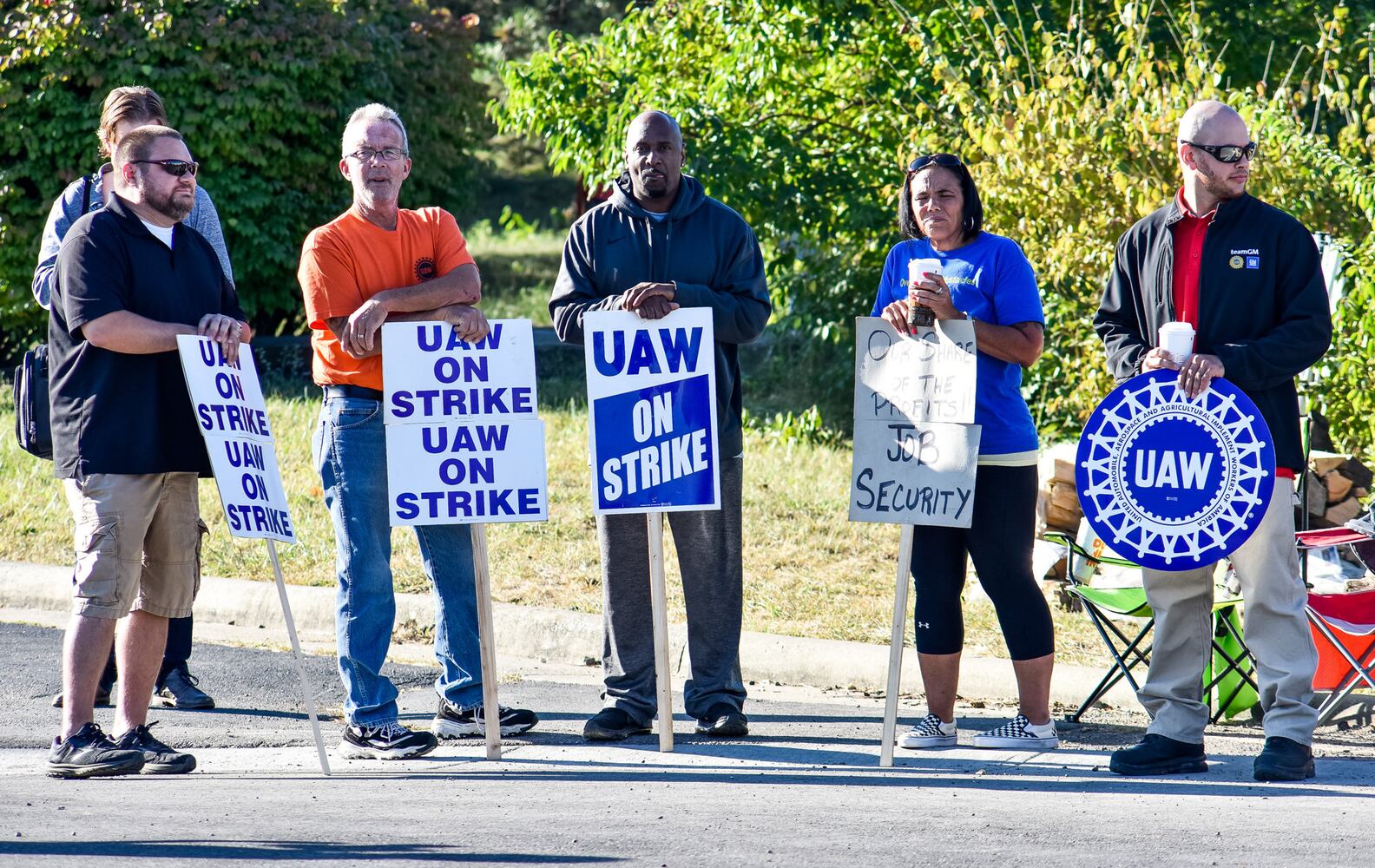 Presidential candidate visits UAW workers on strike in  West Chester