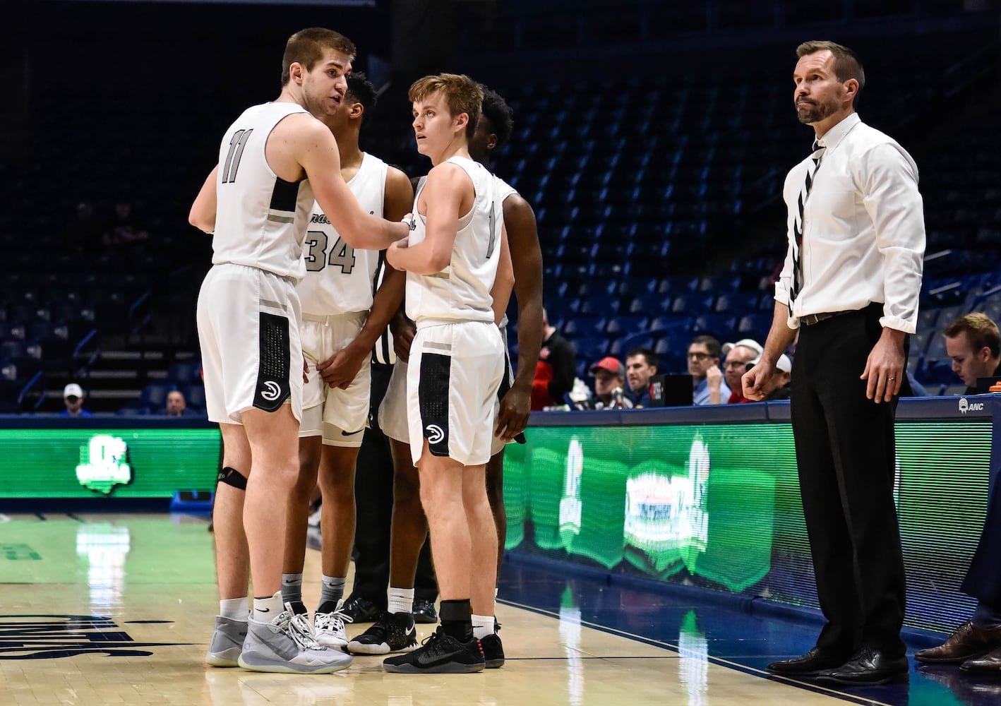 Centerville vs Moeller and Lakota East vs La Salle Regional basketball semifinals