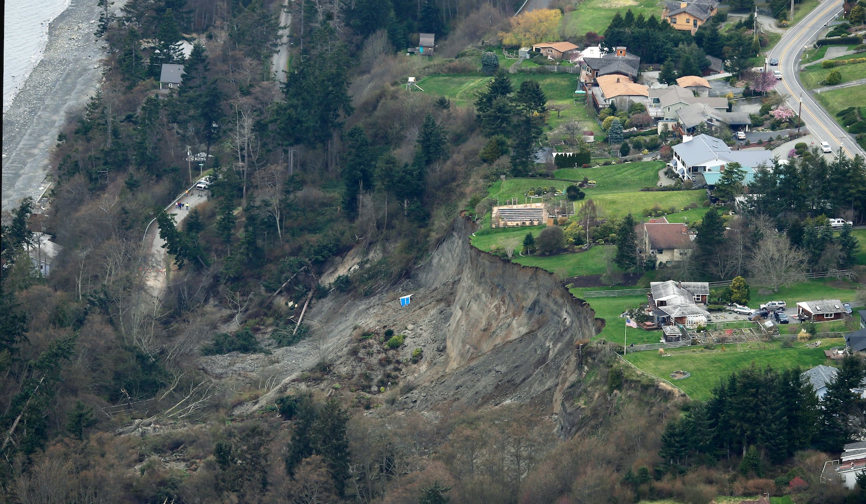 Homes threatened in Washington state