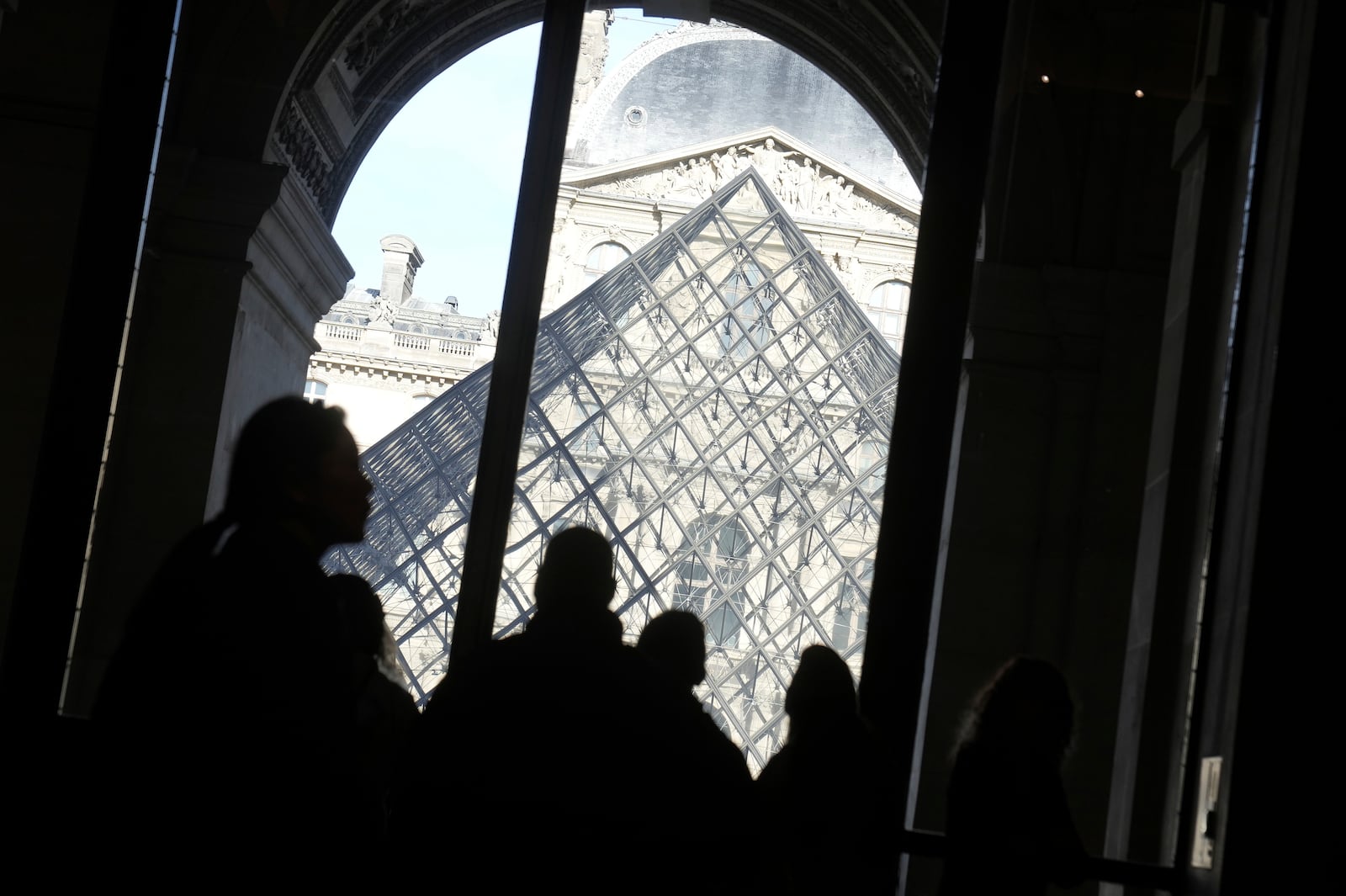 People arrive to visit the Louvre museum, Monday, Jan. 27, 2025 in Paris. (AP Photo/Thibault Camus)